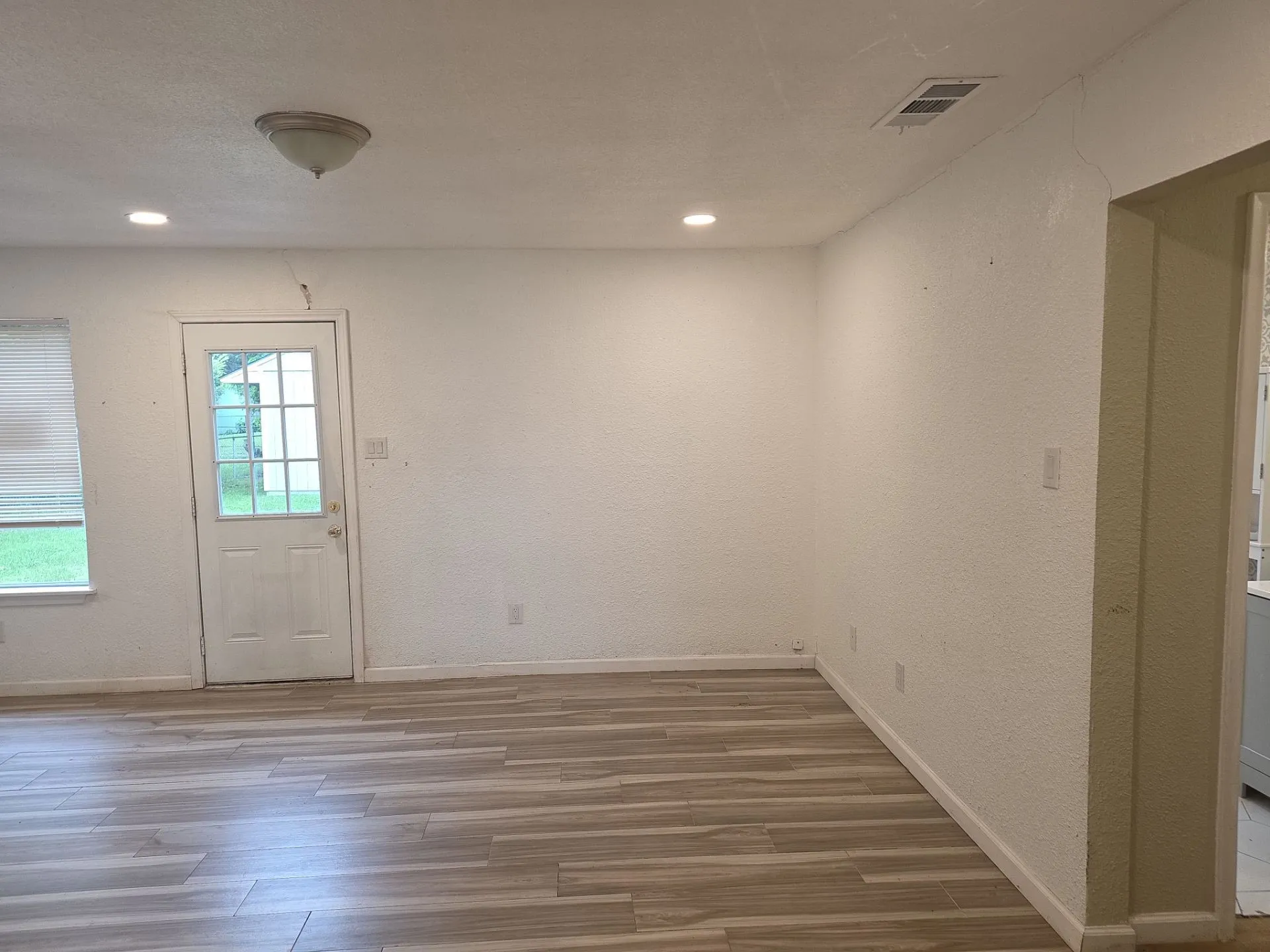 Single Family Residence For Sale in Dallas County , 3509 Delia Street, Rowlett, Texas 75088, 3 Bedroom, 2 Bathroom, 1 Garage spaces, 1,171 Sqft, built in 1970, mls#21266232, Real Estate Agent in Rowlett, Homes For Sale in Dallas county, Homes For Sale in Rowlett, Realtor in Rowlett Texas, Real Estate Brokerage Independent Realty Texas, Luminita Cordes Realtor