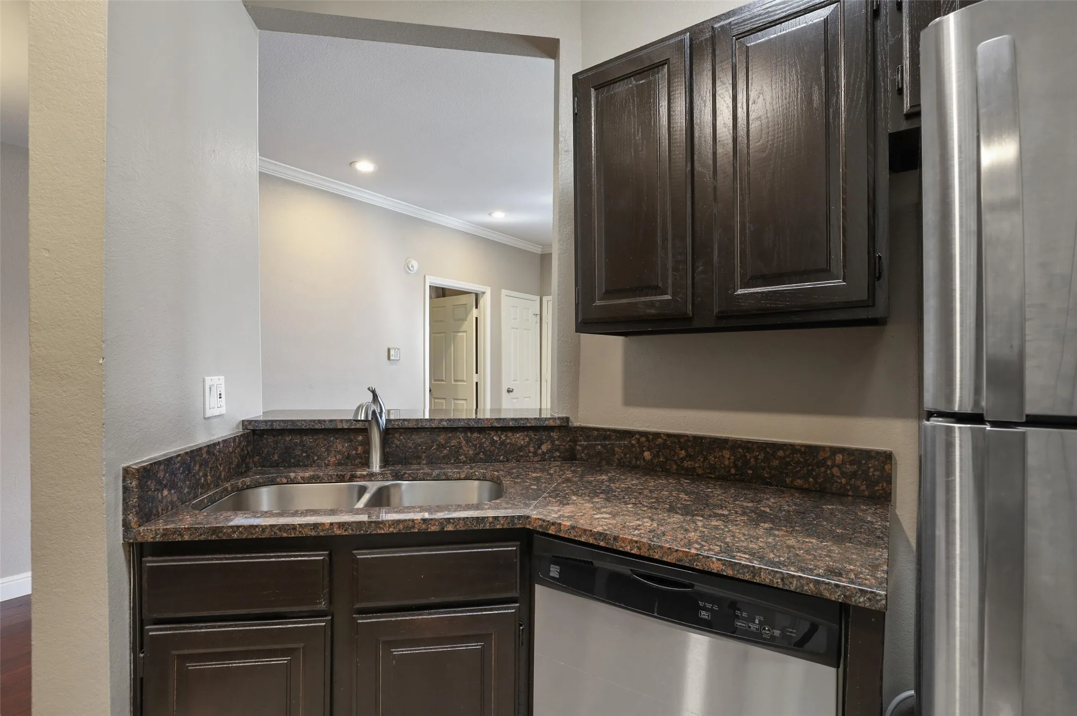 Condominium For Sale in Dallas County , 5757 E University Boulevard 22B, Dallas, Texas 75206, 1 Bedroom, 1 Bathroom, Garage spaces, 544 Sqft, built in 1983, mls#21266253, Real Estate Agent in Dallas, Homes For Sale in Dallas county, Homes For Sale in Dallas, Realtor in Dallas Texas, Real Estate Brokerage Independent Realty Texas, Luminita Cordes Realtor