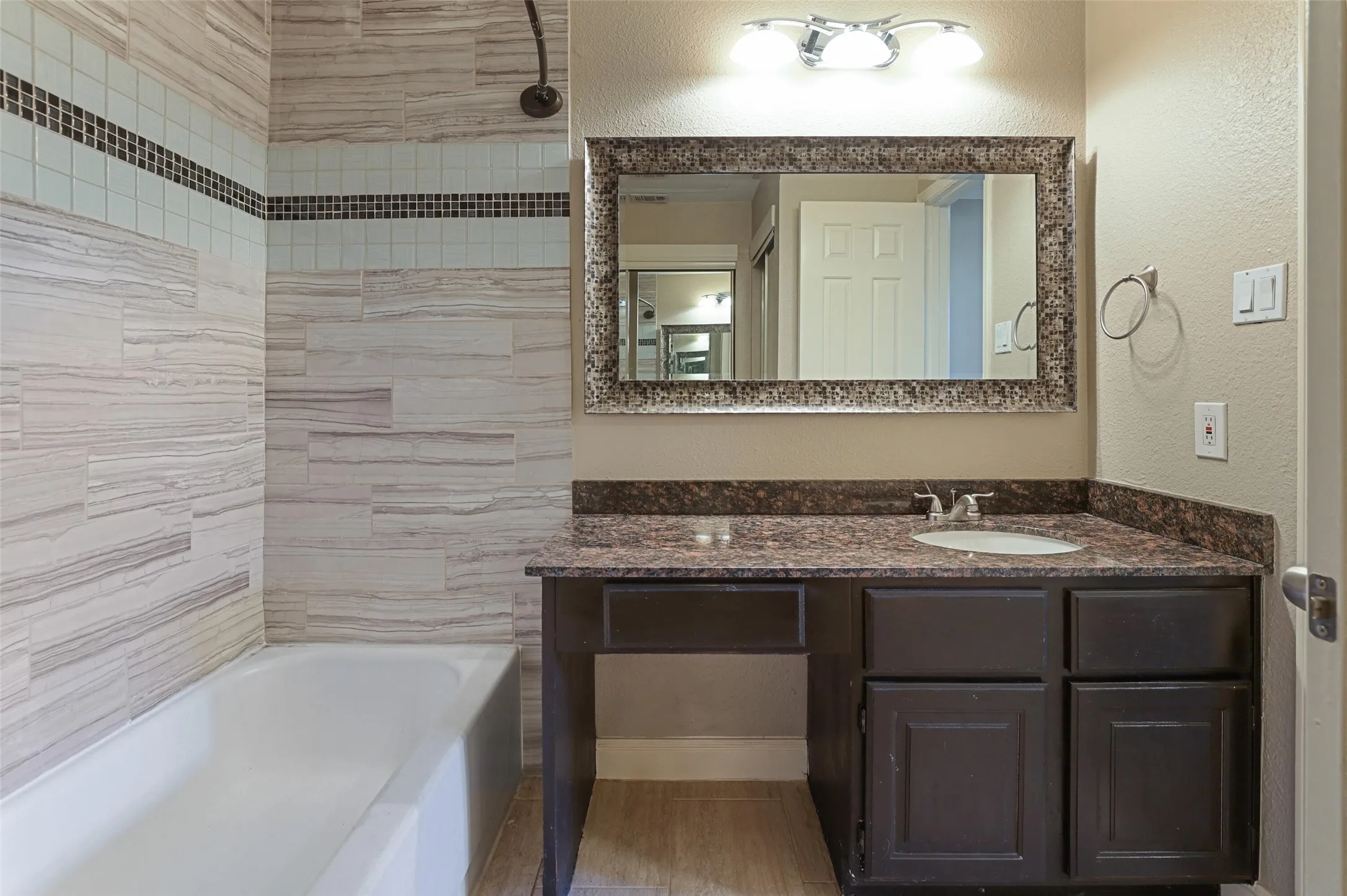 Condominium For Sale in Dallas County , 5757 E University Boulevard 22B, Dallas, Texas 75206, 1 Bedroom, 1 Bathroom, Garage spaces, 544 Sqft, built in 1983, mls#21266253, Real Estate Agent in Dallas, Homes For Sale in Dallas county, Homes For Sale in Dallas, Realtor in Dallas Texas, Real Estate Brokerage Independent Realty Texas, Luminita Cordes Realtor