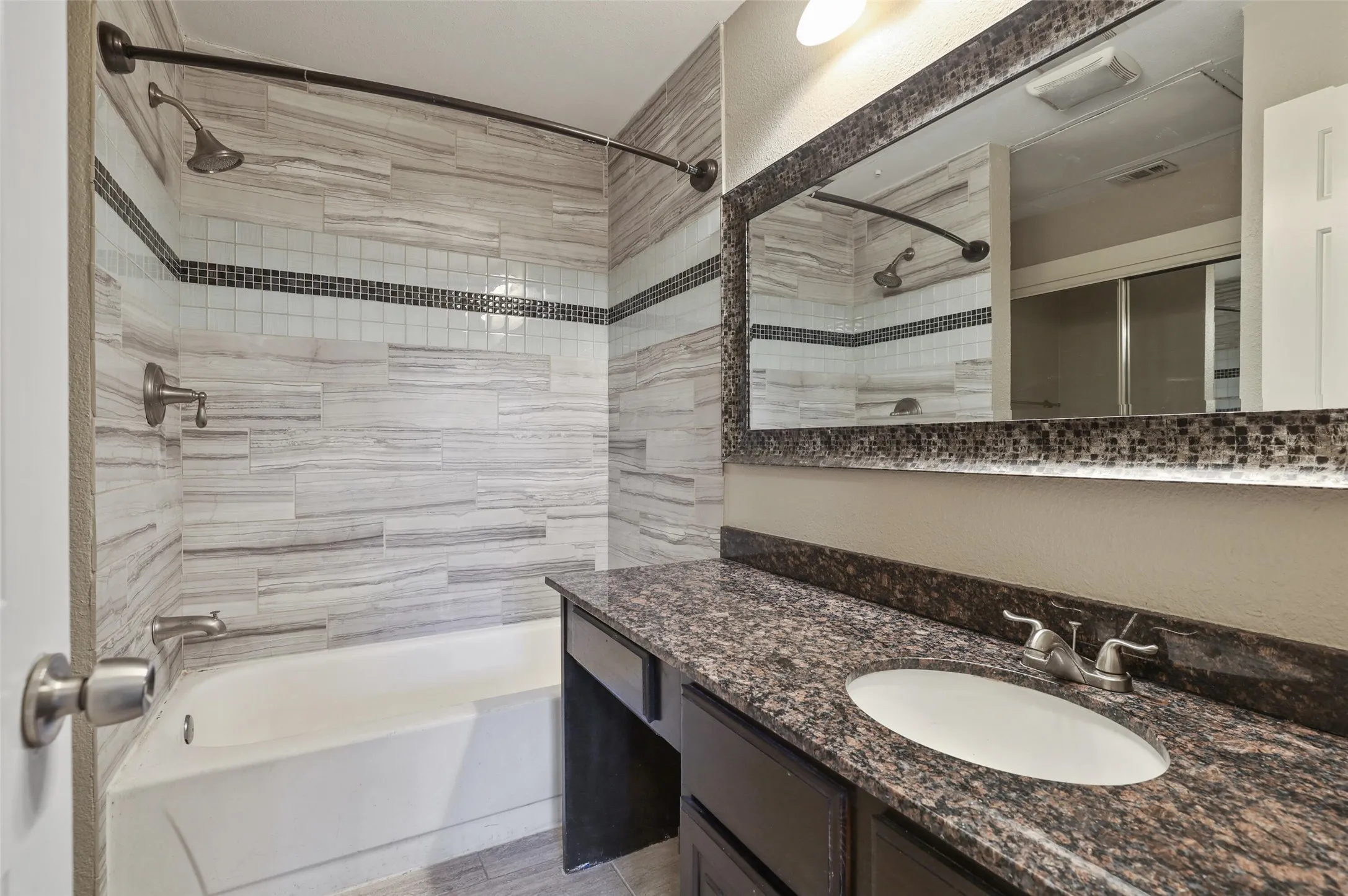 Condominium For Sale in Dallas County , 5757 E University Boulevard 22B, Dallas, Texas 75206, 1 Bedroom, 1 Bathroom, Garage spaces, 544 Sqft, built in 1983, mls#21266253, Real Estate Agent in Dallas, Homes For Sale in Dallas county, Homes For Sale in Dallas, Realtor in Dallas Texas, Real Estate Brokerage Independent Realty Texas, Luminita Cordes Realtor