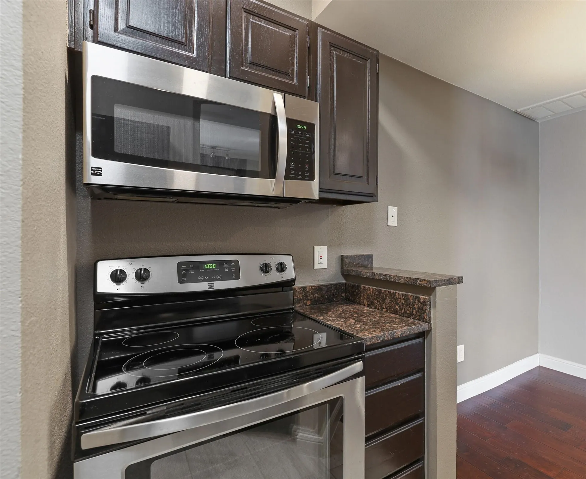 Condominium For Sale in Dallas County , 5757 E University Boulevard 22B, Dallas, Texas 75206, 1 Bedroom, 1 Bathroom, Garage spaces, 544 Sqft, built in 1983, mls#21266253, Real Estate Agent in Dallas, Homes For Sale in Dallas county, Homes For Sale in Dallas, Realtor in Dallas Texas, Real Estate Brokerage Independent Realty Texas, Luminita Cordes Realtor