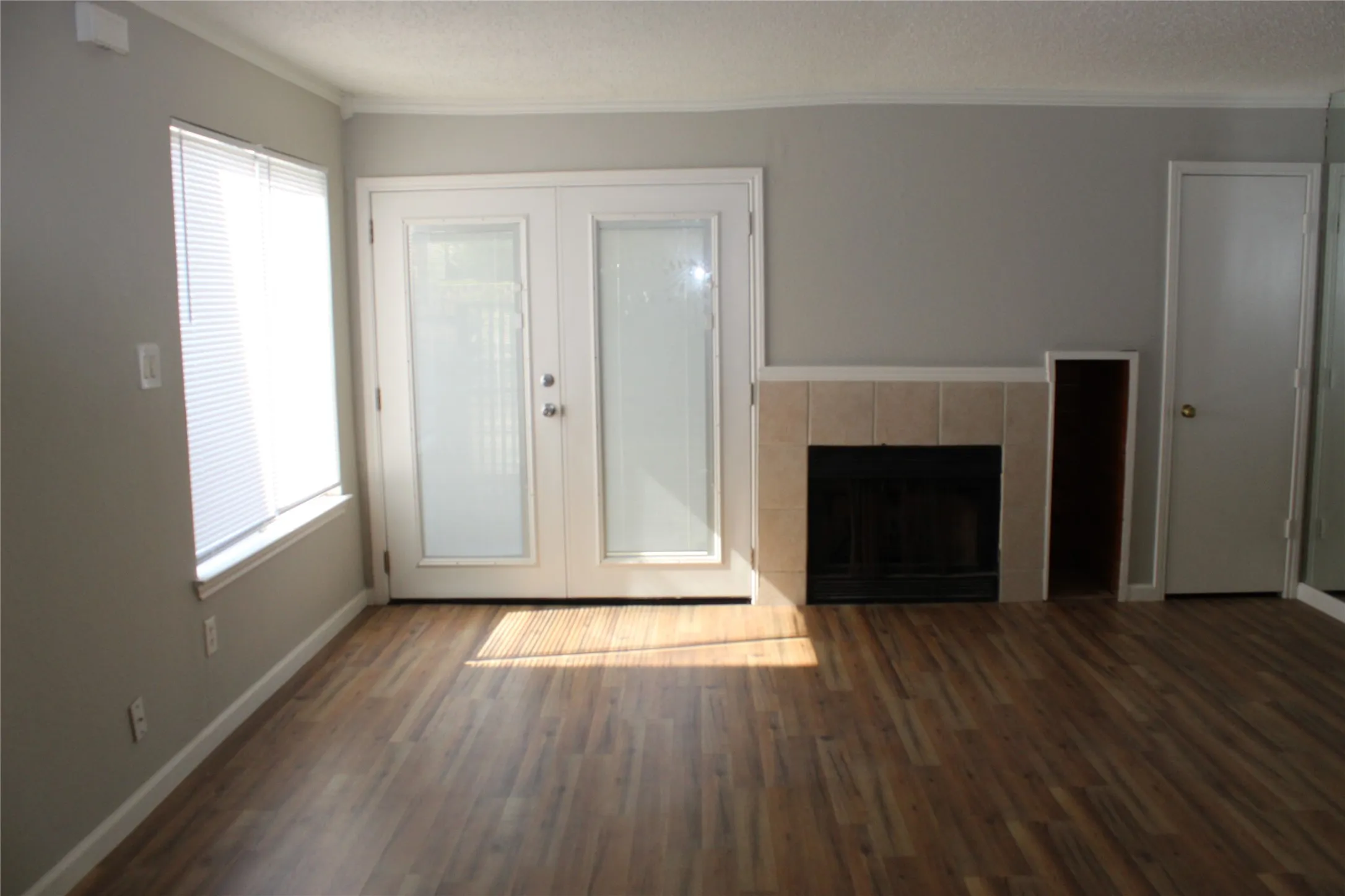 Condominium For Sale in Tarrant County , 2300 Bamboo Drive N114, Arlington, Texas 76006, 1 Bedroom, 1 Bathroom, Garage spaces, 662 Sqft, built in 1983, Price $109,900, mls#21266281, Real Estate Agent in Arlington, Homes For Sale in Tarrant county, Homes For Sale in Arlington, Realtor in Arlington Texas, Real Estate Brokerage Independent Realty Texas, Luminita Cordes Realtor
