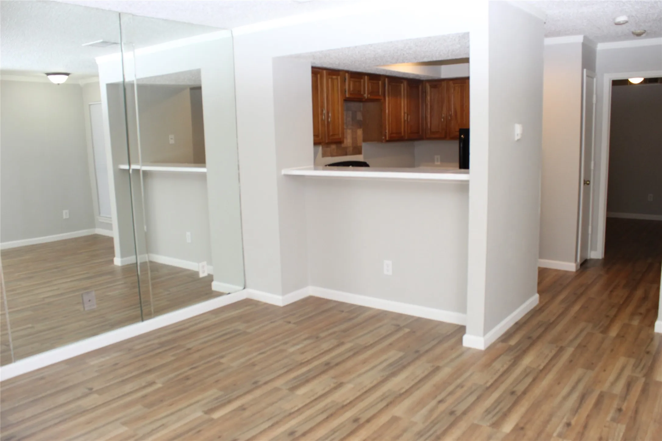 Condominium For Sale in Tarrant County , 2300 Bamboo Drive N114, Arlington, Texas 76006, 1 Bedroom, 1 Bathroom, Garage spaces, 662 Sqft, built in 1983, Price $109,900, mls#21266281, Real Estate Agent in Arlington, Homes For Sale in Tarrant county, Homes For Sale in Arlington, Realtor in Arlington Texas, Real Estate Brokerage Independent Realty Texas, Luminita Cordes Realtor