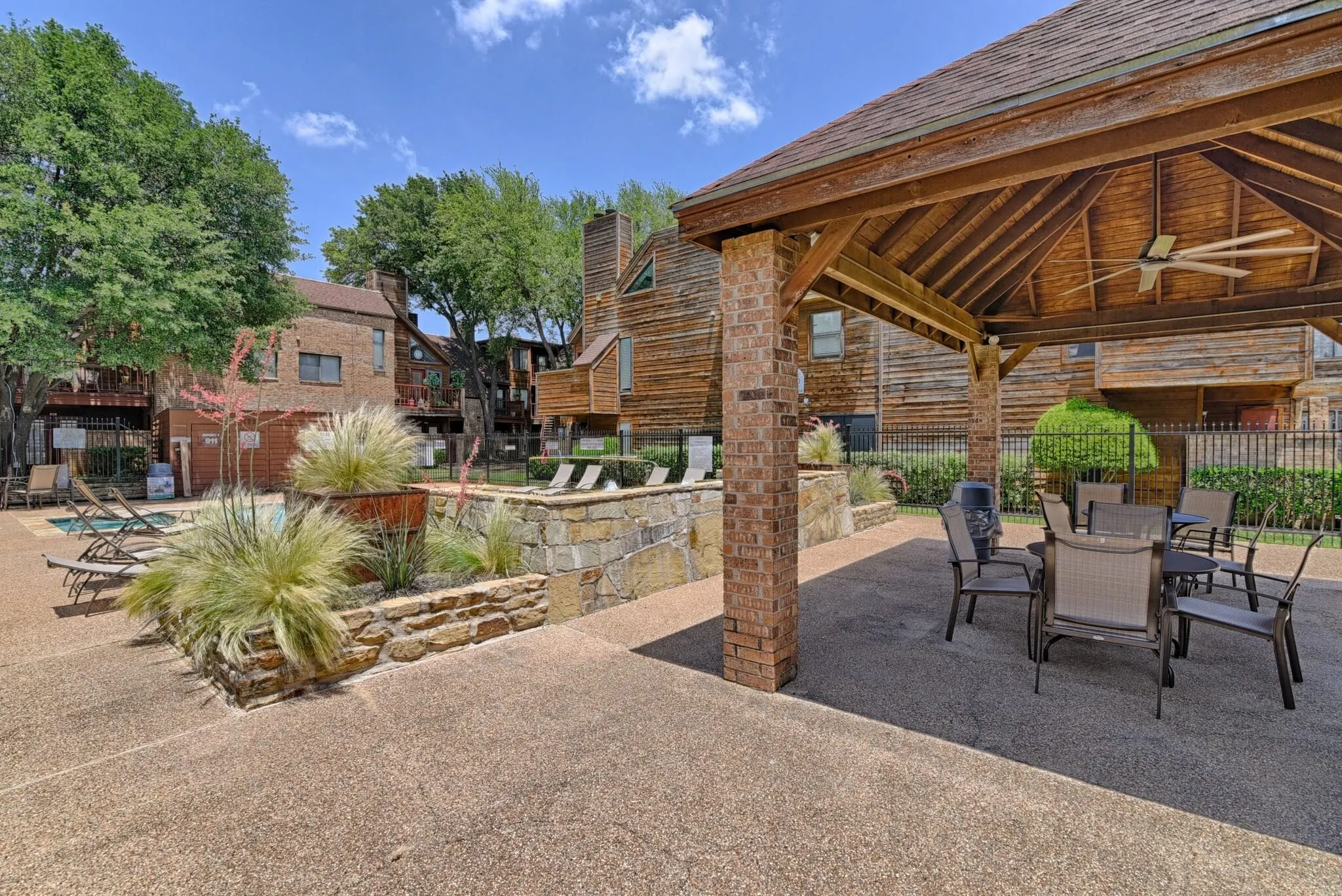 Condominium For Sale in Tarrant County , 2300 Bamboo Drive N114, Arlington, Texas 76006, 1 Bedroom, 1 Bathroom, Garage spaces, 662 Sqft, built in 1983, Price $109,900, mls#21266281, Real Estate Agent in Arlington, Homes For Sale in Tarrant county, Homes For Sale in Arlington, Realtor in Arlington Texas, Real Estate Brokerage Independent Realty Texas, Luminita Cordes Realtor