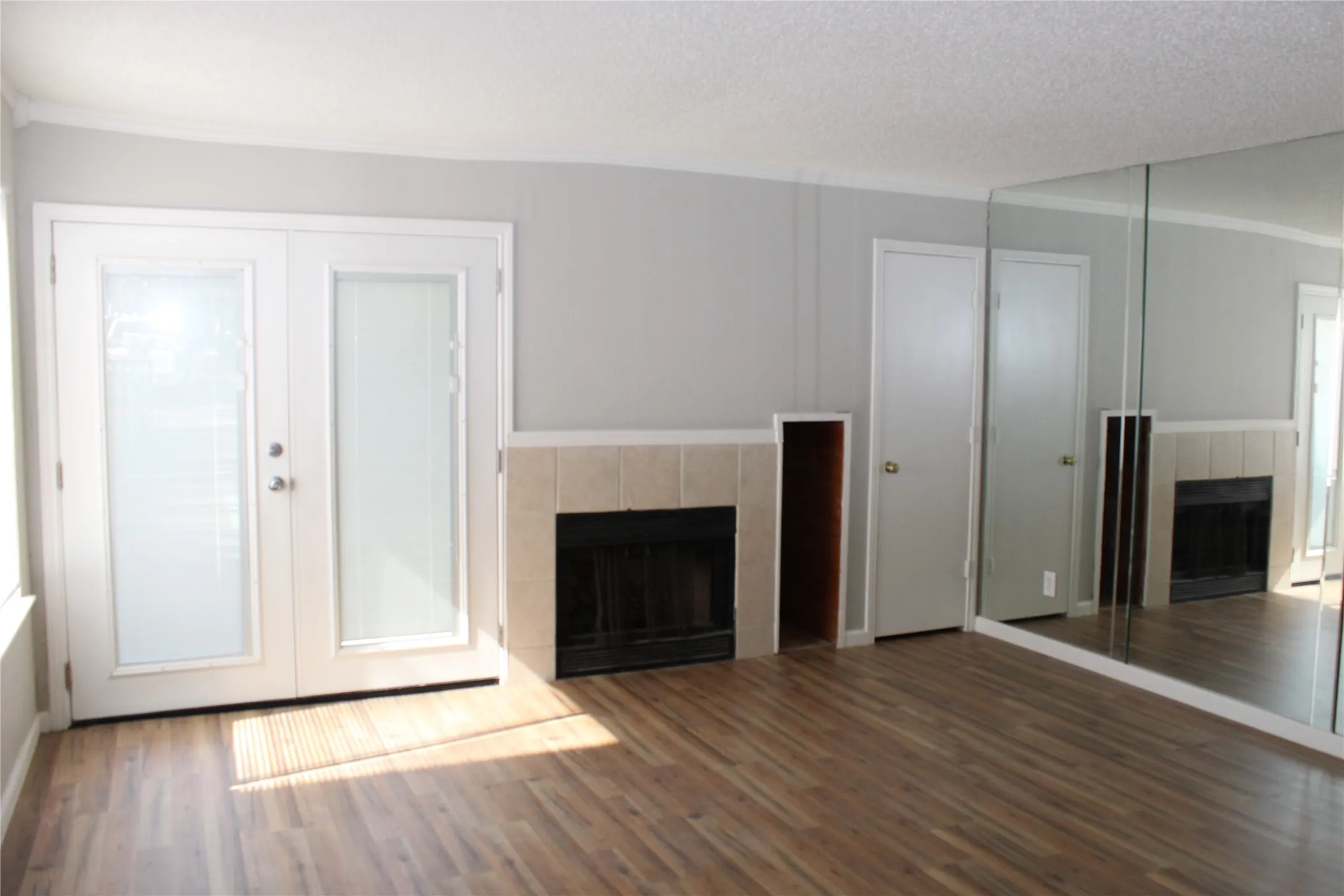 Condominium For Sale in Tarrant County , 2300 Bamboo Drive N114, Arlington, Texas 76006, 1 Bedroom, 1 Bathroom, Garage spaces, 662 Sqft, built in 1983, Price $109,900, mls#21266281, Real Estate Agent in Arlington, Homes For Sale in Tarrant county, Homes For Sale in Arlington, Realtor in Arlington Texas, Real Estate Brokerage Independent Realty Texas, Luminita Cordes Realtor
