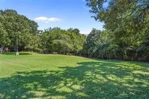Condominium For Sale in Tarrant County , 2300 Bamboo Drive N114, Arlington, Texas 76006, 1 Bedroom, 1 Bathroom, Garage spaces, 662 Sqft, built in 1983, Price $109,900, mls#21266281, Real Estate Agent in Arlington, Homes For Sale in Tarrant county, Homes For Sale in Arlington, Realtor in Arlington Texas, Real Estate Brokerage Independent Realty Texas, Luminita Cordes Realtor