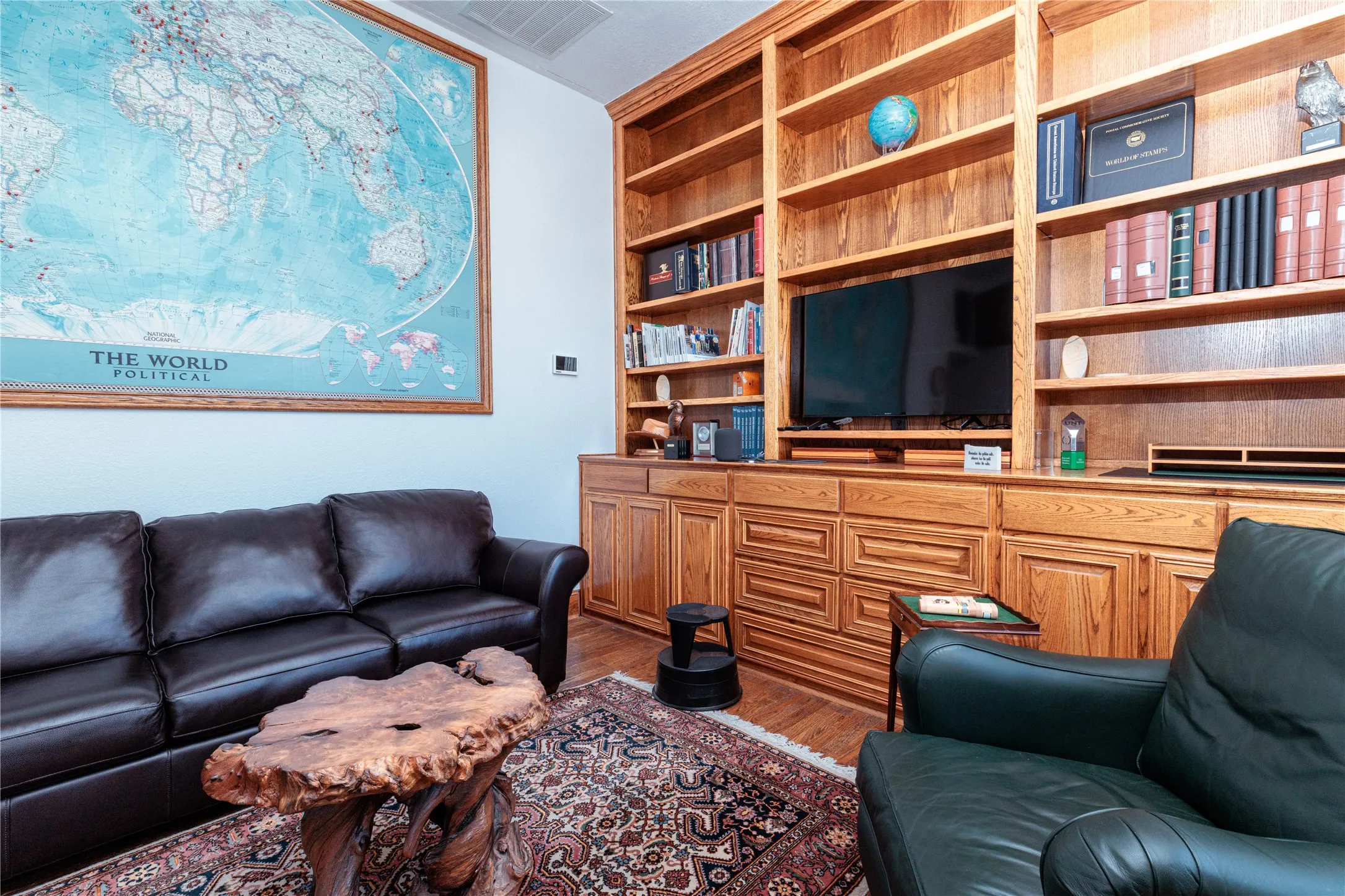 Additional Study/Office located in Workshop.