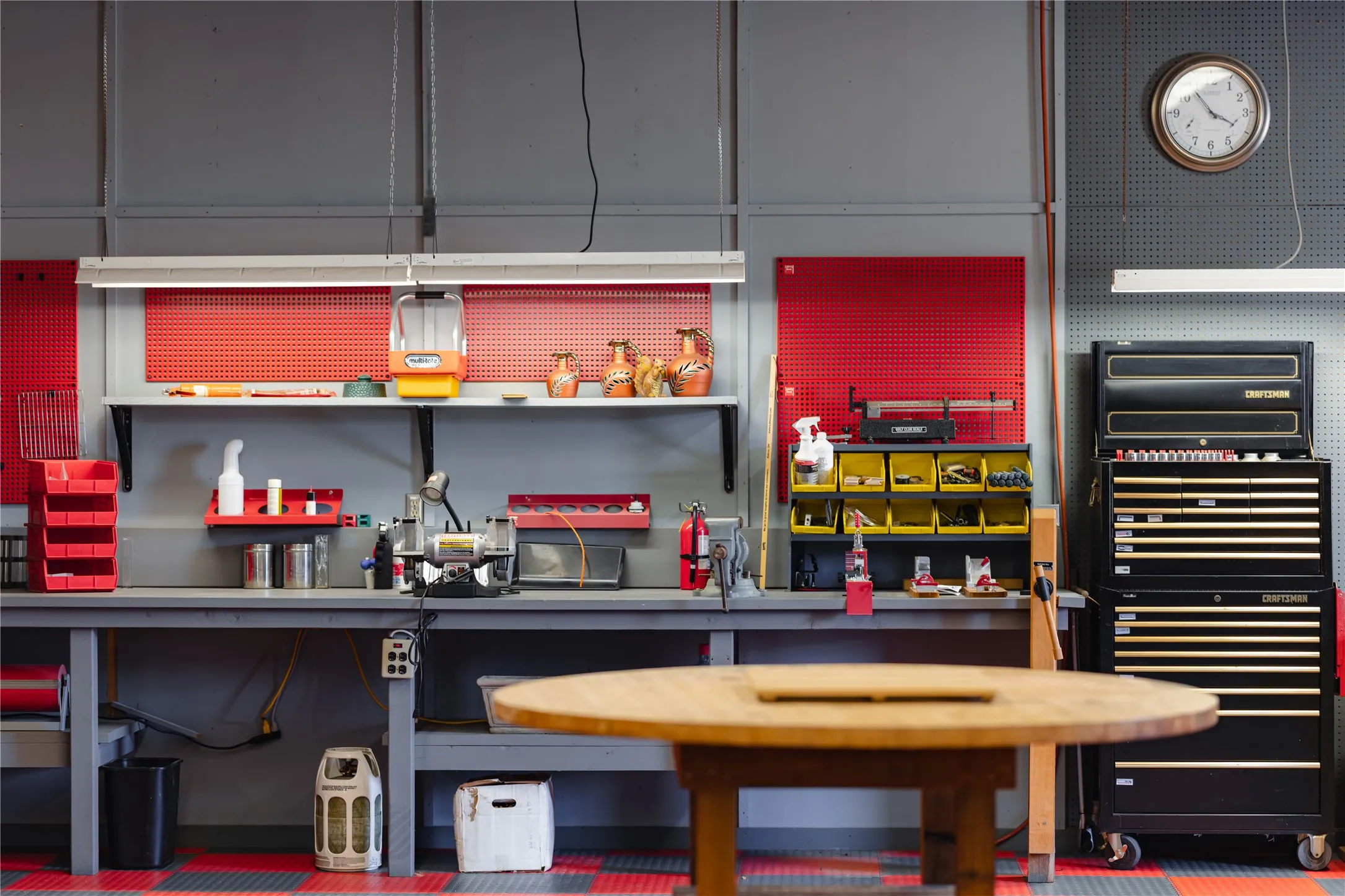 Detached 3,660 sq ft workshop.