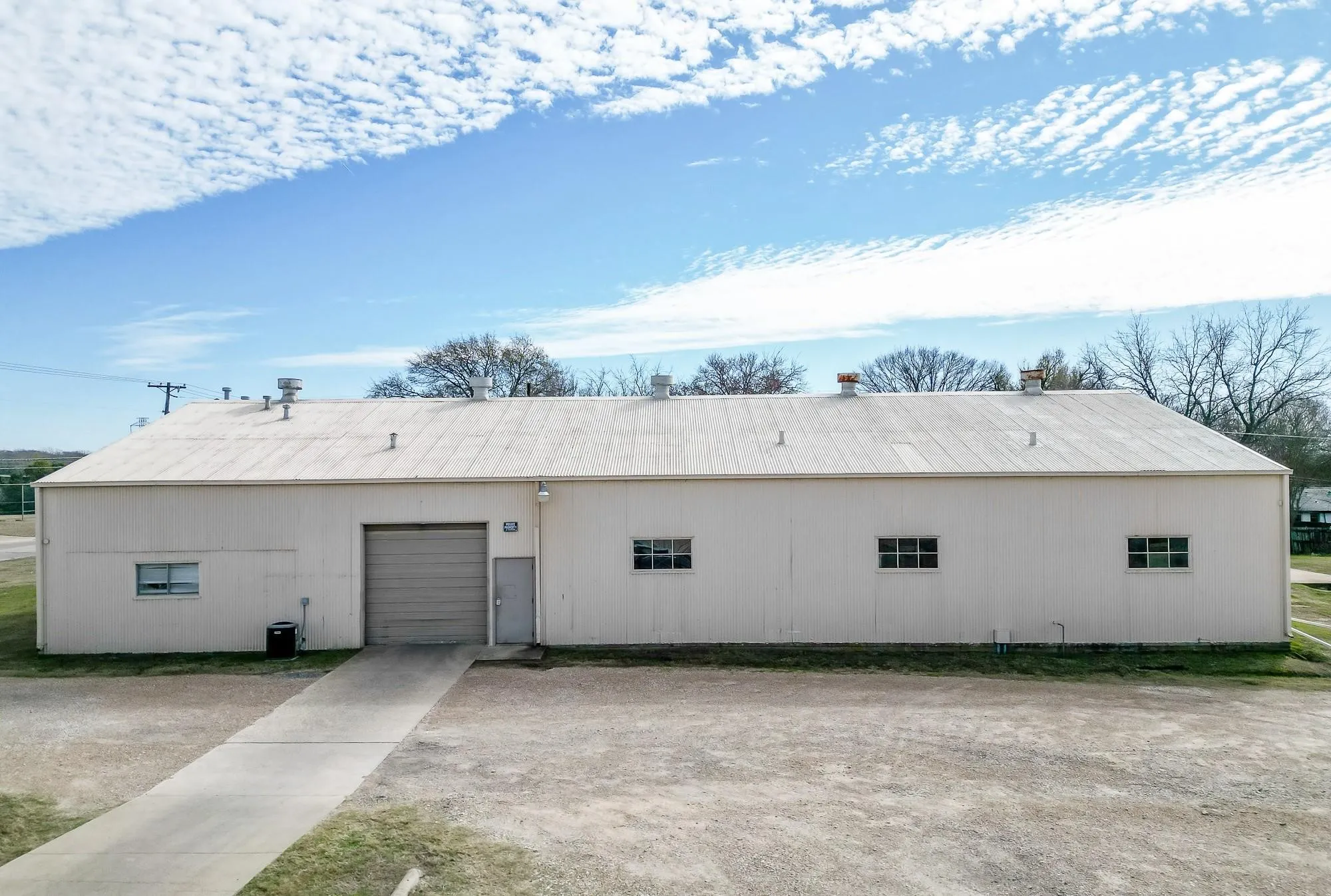 Industrial For Rent in Ellis County , 2309 N Preston, Ennis, Texas 75119, 0, 0, Garage spaces, 0 Sqft, built in 1967, Price $6,500, mls#21266303, Real Estate Agent in Ennis, Homes For Rent in Ellis county, Homes For Rent in Ennis, Realtor in Ennis Texas, Real Estate Brokerage Independent Realty Texas, Luminita Cordes Realtor