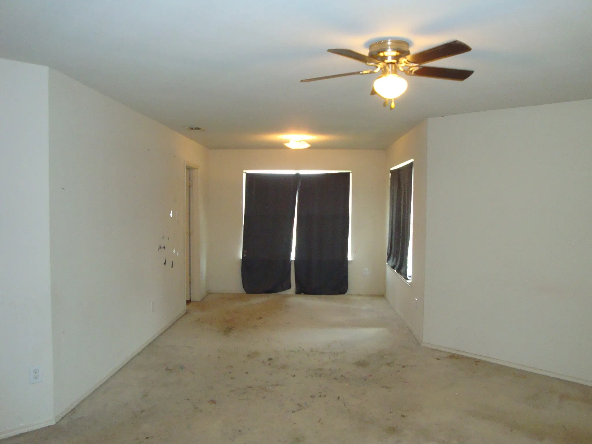 Single Family Residence For Sale in Tarrant County , 252 Rock Meadow Drive, Crowley, Texas 76036, 3 Bedroom, 3 Bathroom, 2 Garage spaces, 2,633 Sqft, built in 2011, mls#21266203, Real Estate Agent in Crowley, Homes For Sale in Tarrant county, Homes For Sale in Crowley, Realtor in Crowley Texas, Real Estate Brokerage Independent Realty Texas, Luminita Cordes Realtor