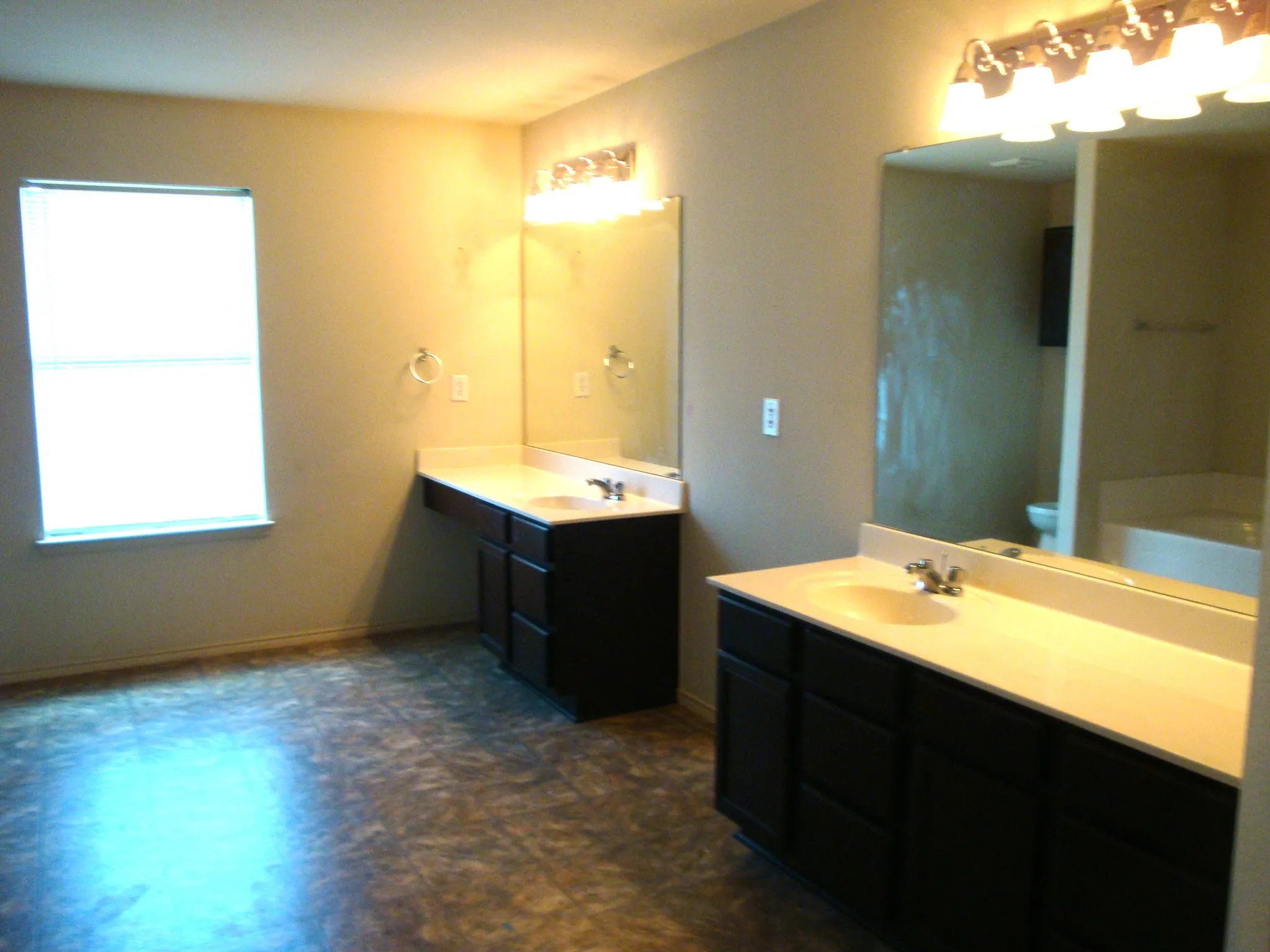 Single Family Residence For Sale in Tarrant County , 252 Rock Meadow Drive, Crowley, Texas 76036, 3 Bedroom, 3 Bathroom, 2 Garage spaces, 2,633 Sqft, built in 2011, mls#21266203, Real Estate Agent in Crowley, Homes For Sale in Tarrant county, Homes For Sale in Crowley, Realtor in Crowley Texas, Real Estate Brokerage Independent Realty Texas, Luminita Cordes Realtor