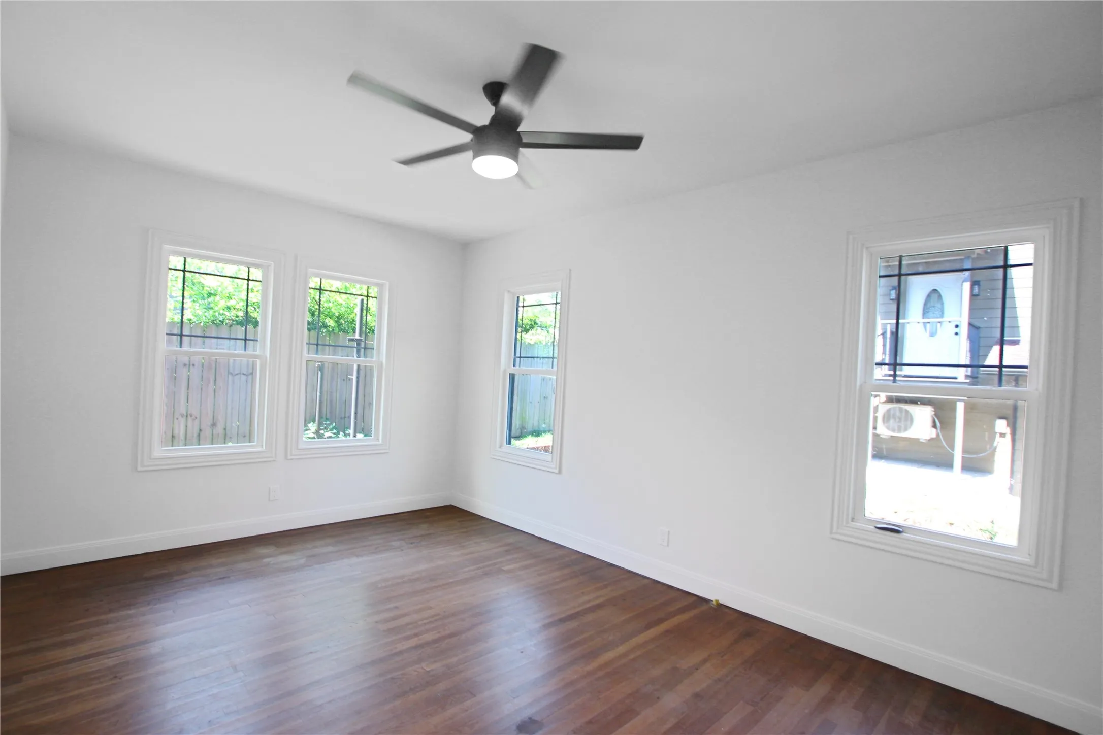 Single Family Residence For Sale in Smith County , 1301 Chilton Avenue, Tyler, Texas 75701, 5 Bedroom, 3 Bathroom, 2 Garage spaces, 3,900 Sqft, built in 1930, mls#21266344, Real Estate Agent in Tyler, Homes For Sale in Smith county, Homes For Sale in Tyler, Realtor in Tyler Texas, Real Estate Brokerage Independent Realty Texas, Luminita Cordes Realtor