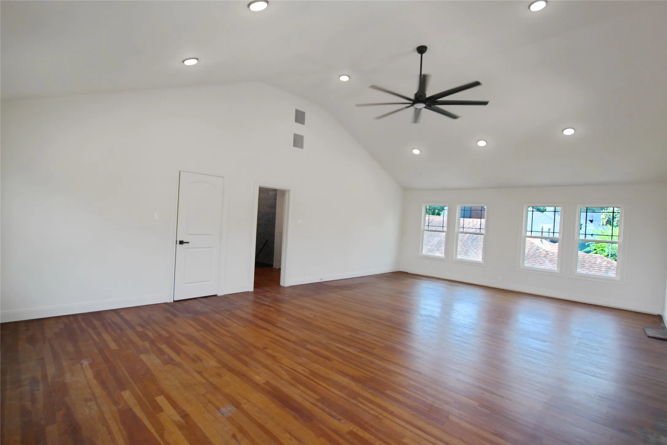 Single Family Residence For Sale in Smith County , 1301 Chilton Avenue, Tyler, Texas 75701, 5 Bedroom, 3 Bathroom, 2 Garage spaces, 3,900 Sqft, built in 1930, mls#21266344, Real Estate Agent in Tyler, Homes For Sale in Smith county, Homes For Sale in Tyler, Realtor in Tyler Texas, Real Estate Brokerage Independent Realty Texas, Luminita Cordes Realtor