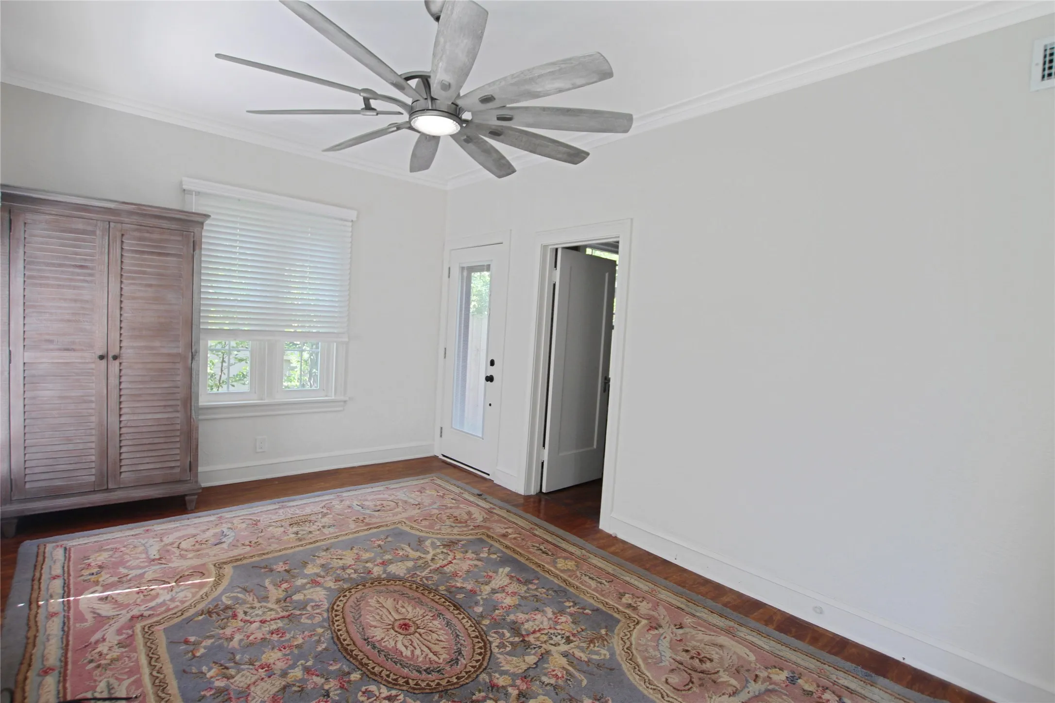Single Family Residence For Sale in Smith County , 1301 Chilton Avenue, Tyler, Texas 75701, 5 Bedroom, 3 Bathroom, 2 Garage spaces, 3,900 Sqft, built in 1930, mls#21266344, Real Estate Agent in Tyler, Homes For Sale in Smith county, Homes For Sale in Tyler, Realtor in Tyler Texas, Real Estate Brokerage Independent Realty Texas, Luminita Cordes Realtor