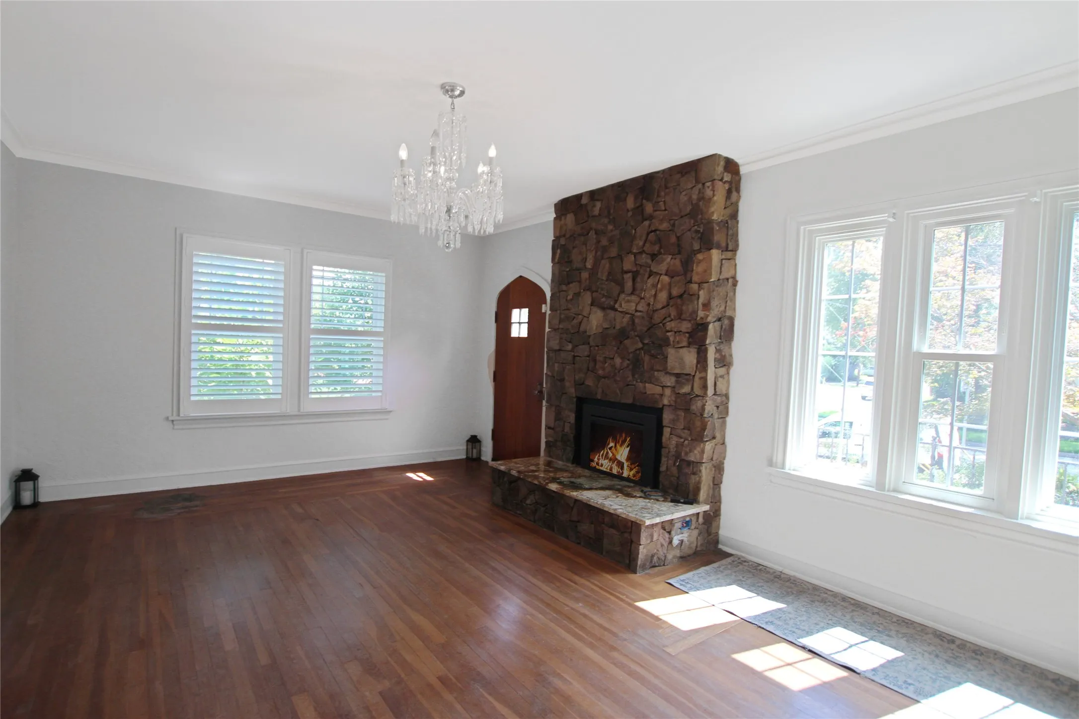 Single Family Residence For Sale in Smith County , 1301 Chilton Avenue, Tyler, Texas 75701, 5 Bedroom, 3 Bathroom, 2 Garage spaces, 3,900 Sqft, built in 1930, mls#21266344, Real Estate Agent in Tyler, Homes For Sale in Smith county, Homes For Sale in Tyler, Realtor in Tyler Texas, Real Estate Brokerage Independent Realty Texas, Luminita Cordes Realtor