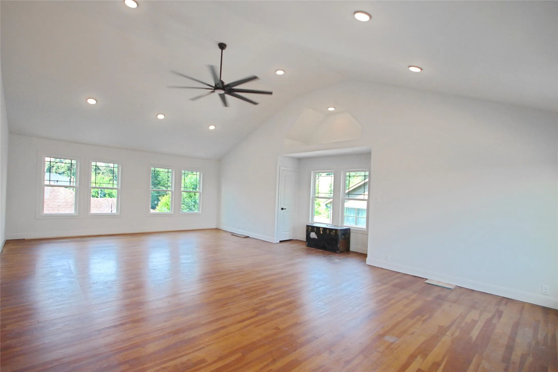 Single Family Residence For Sale in Smith County , 1301 Chilton Avenue, Tyler, Texas 75701, 5 Bedroom, 3 Bathroom, 2 Garage spaces, 3,900 Sqft, built in 1930, mls#21266344, Real Estate Agent in Tyler, Homes For Sale in Smith county, Homes For Sale in Tyler, Realtor in Tyler Texas, Real Estate Brokerage Independent Realty Texas, Luminita Cordes Realtor