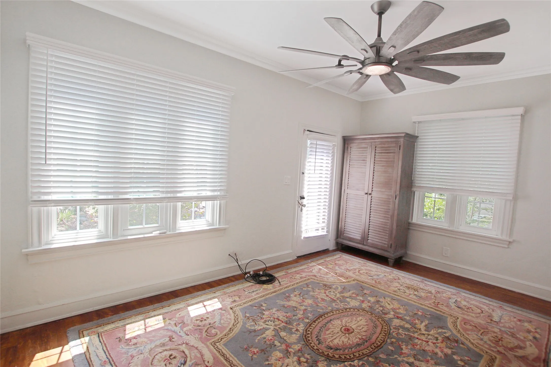Single Family Residence For Sale in Smith County , 1301 Chilton Avenue, Tyler, Texas 75701, 5 Bedroom, 3 Bathroom, 2 Garage spaces, 3,900 Sqft, built in 1930, mls#21266344, Real Estate Agent in Tyler, Homes For Sale in Smith county, Homes For Sale in Tyler, Realtor in Tyler Texas, Real Estate Brokerage Independent Realty Texas, Luminita Cordes Realtor