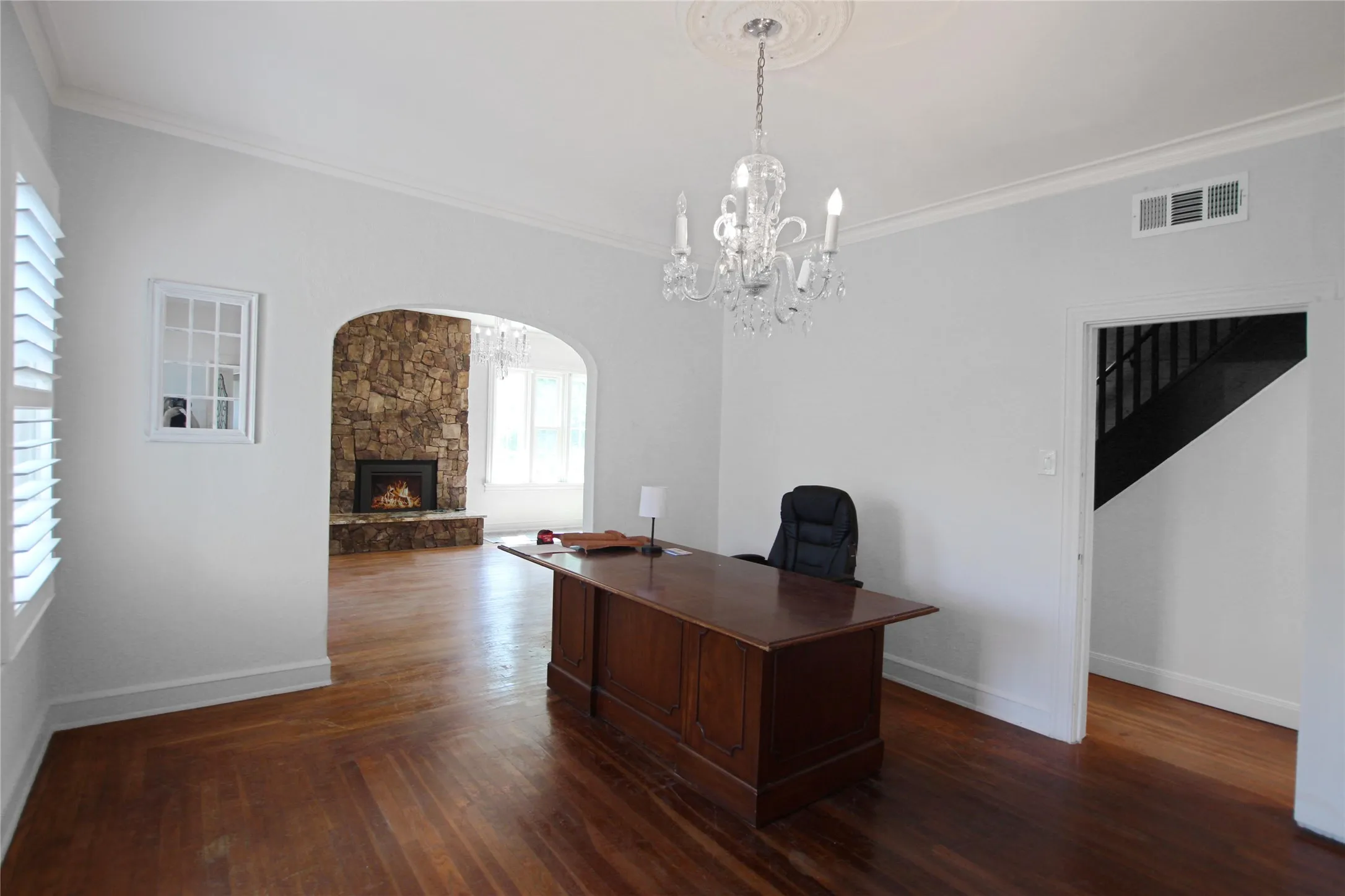Single Family Residence For Sale in Smith County , 1301 Chilton Avenue, Tyler, Texas 75701, 5 Bedroom, 3 Bathroom, 2 Garage spaces, 3,900 Sqft, built in 1930, mls#21266344, Real Estate Agent in Tyler, Homes For Sale in Smith county, Homes For Sale in Tyler, Realtor in Tyler Texas, Real Estate Brokerage Independent Realty Texas, Luminita Cordes Realtor