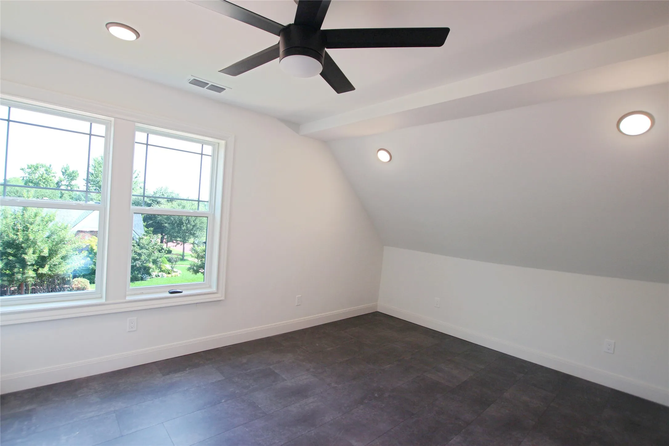 Single Family Residence For Sale in Smith County , 1301 Chilton Avenue, Tyler, Texas 75701, 5 Bedroom, 3 Bathroom, 2 Garage spaces, 3,900 Sqft, built in 1930, mls#21266344, Real Estate Agent in Tyler, Homes For Sale in Smith county, Homes For Sale in Tyler, Realtor in Tyler Texas, Real Estate Brokerage Independent Realty Texas, Luminita Cordes Realtor