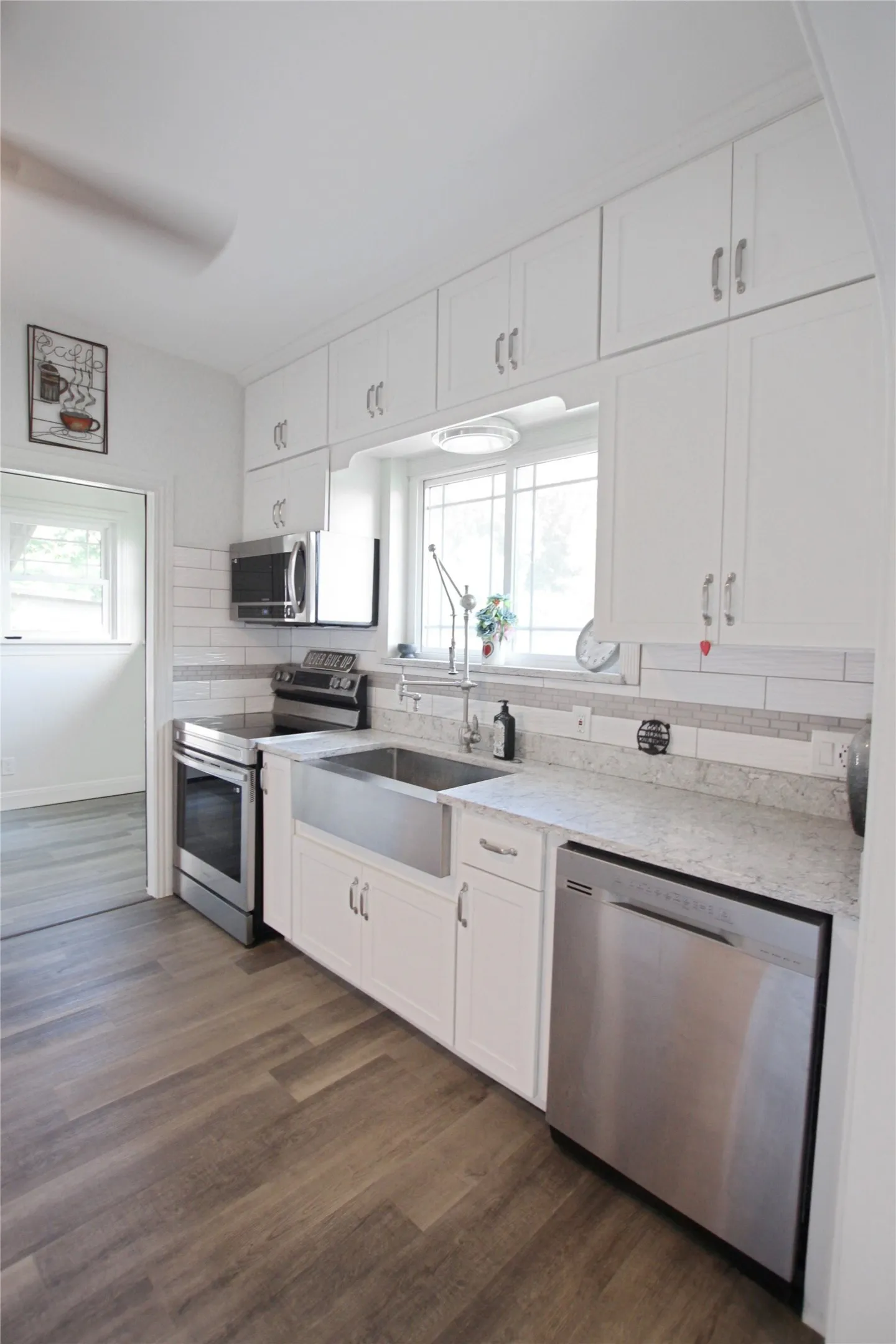 Single Family Residence For Sale in Smith County , 1301 Chilton Avenue, Tyler, Texas 75701, 5 Bedroom, 3 Bathroom, 2 Garage spaces, 3,900 Sqft, built in 1930, mls#21266344, Real Estate Agent in Tyler, Homes For Sale in Smith county, Homes For Sale in Tyler, Realtor in Tyler Texas, Real Estate Brokerage Independent Realty Texas, Luminita Cordes Realtor