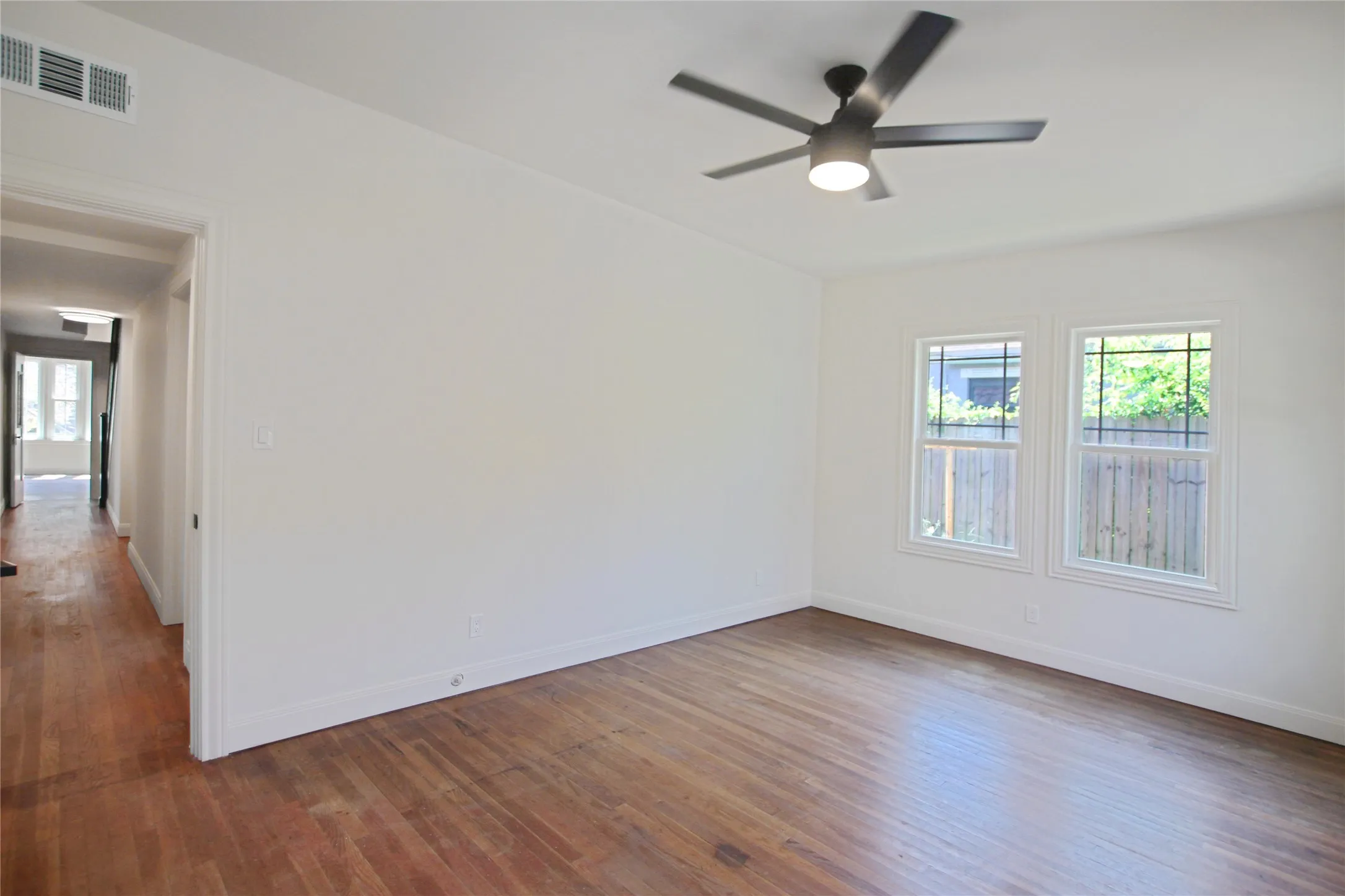 Single Family Residence For Sale in Smith County , 1301 Chilton Avenue, Tyler, Texas 75701, 5 Bedroom, 3 Bathroom, 2 Garage spaces, 3,900 Sqft, built in 1930, mls#21266344, Real Estate Agent in Tyler, Homes For Sale in Smith county, Homes For Sale in Tyler, Realtor in Tyler Texas, Real Estate Brokerage Independent Realty Texas, Luminita Cordes Realtor