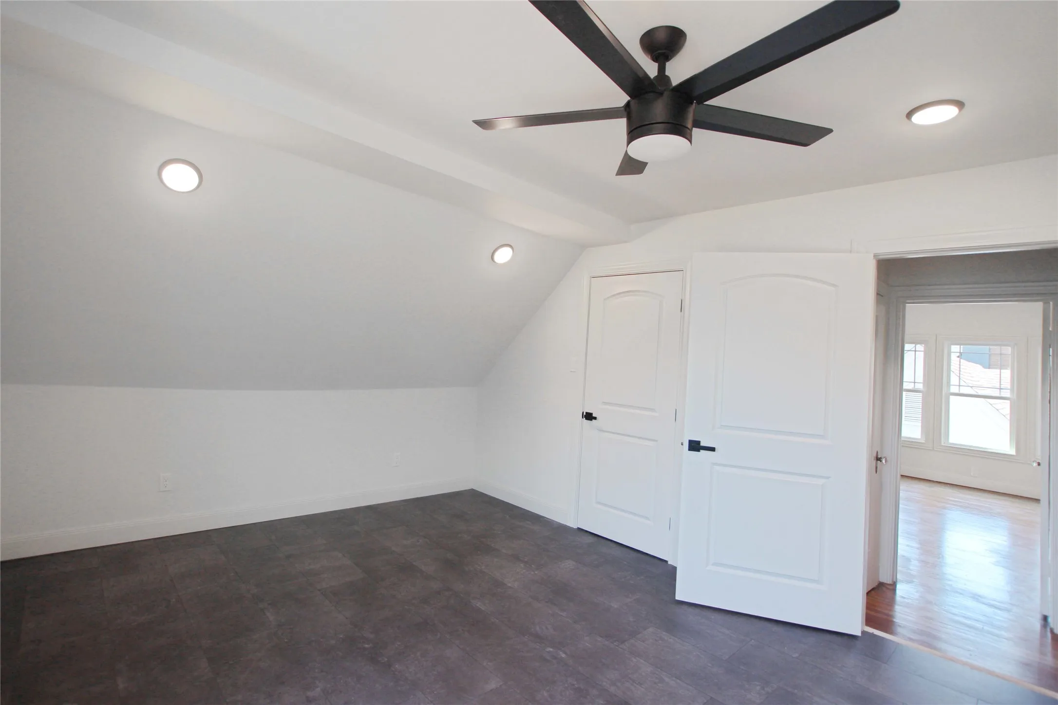 Single Family Residence For Sale in Smith County , 1301 Chilton Avenue, Tyler, Texas 75701, 5 Bedroom, 3 Bathroom, 2 Garage spaces, 3,900 Sqft, built in 1930, mls#21266344, Real Estate Agent in Tyler, Homes For Sale in Smith county, Homes For Sale in Tyler, Realtor in Tyler Texas, Real Estate Brokerage Independent Realty Texas, Luminita Cordes Realtor