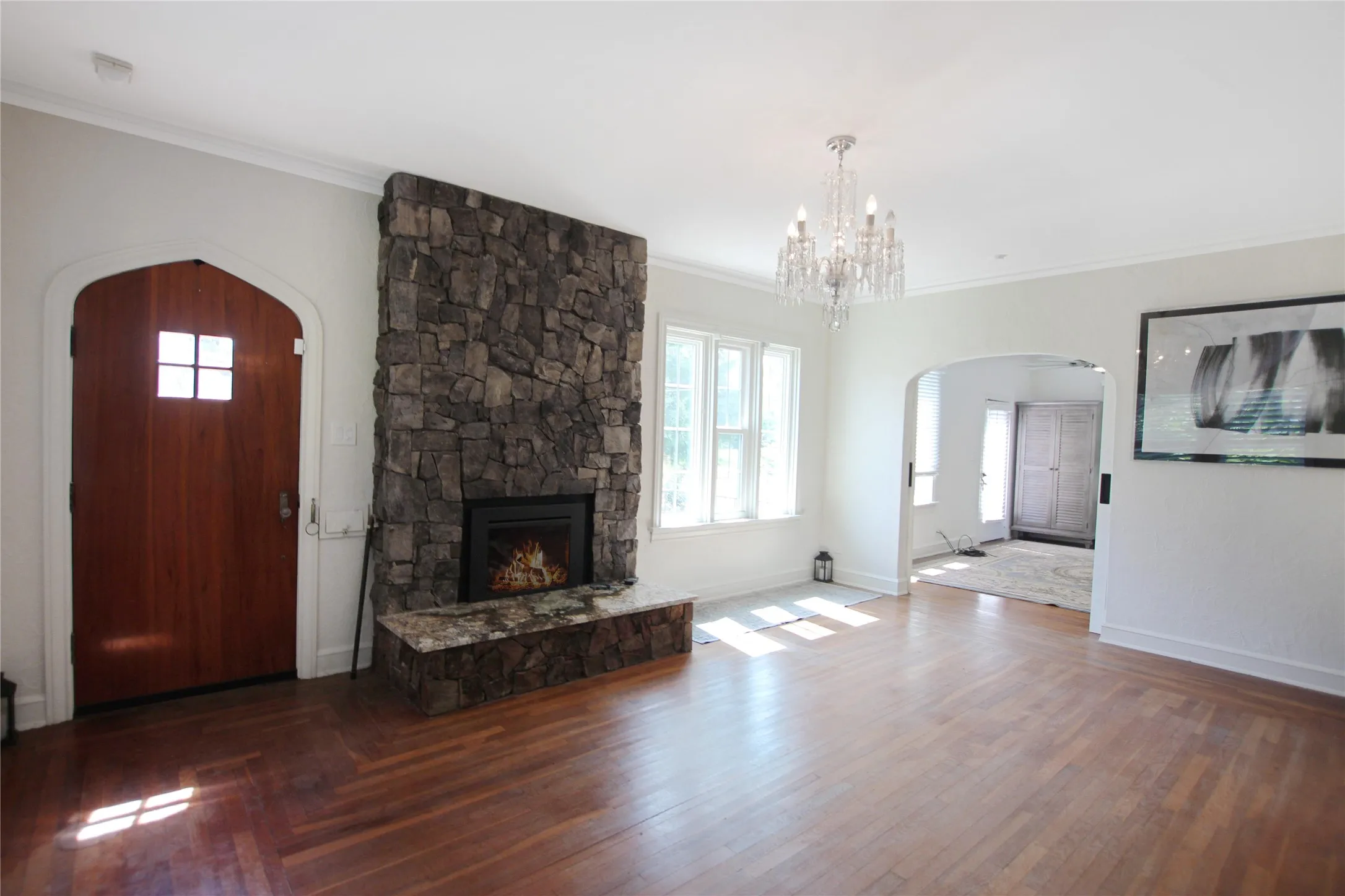 Single Family Residence For Sale in Smith County , 1301 Chilton Avenue, Tyler, Texas 75701, 5 Bedroom, 3 Bathroom, 2 Garage spaces, 3,900 Sqft, built in 1930, mls#21266344, Real Estate Agent in Tyler, Homes For Sale in Smith county, Homes For Sale in Tyler, Realtor in Tyler Texas, Real Estate Brokerage Independent Realty Texas, Luminita Cordes Realtor