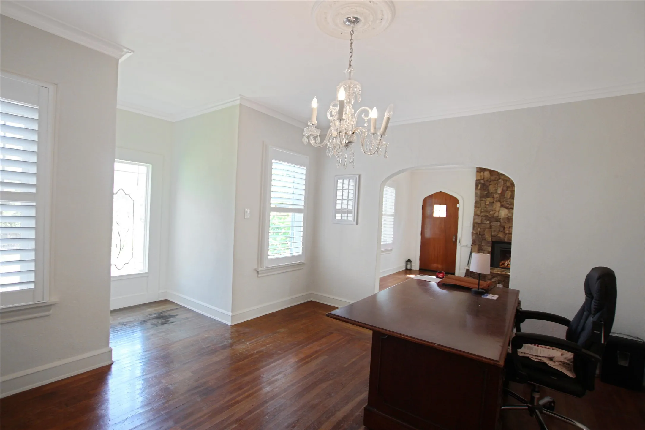 Single Family Residence For Sale in Smith County , 1301 Chilton Avenue, Tyler, Texas 75701, 5 Bedroom, 3 Bathroom, 2 Garage spaces, 3,900 Sqft, built in 1930, mls#21266344, Real Estate Agent in Tyler, Homes For Sale in Smith county, Homes For Sale in Tyler, Realtor in Tyler Texas, Real Estate Brokerage Independent Realty Texas, Luminita Cordes Realtor