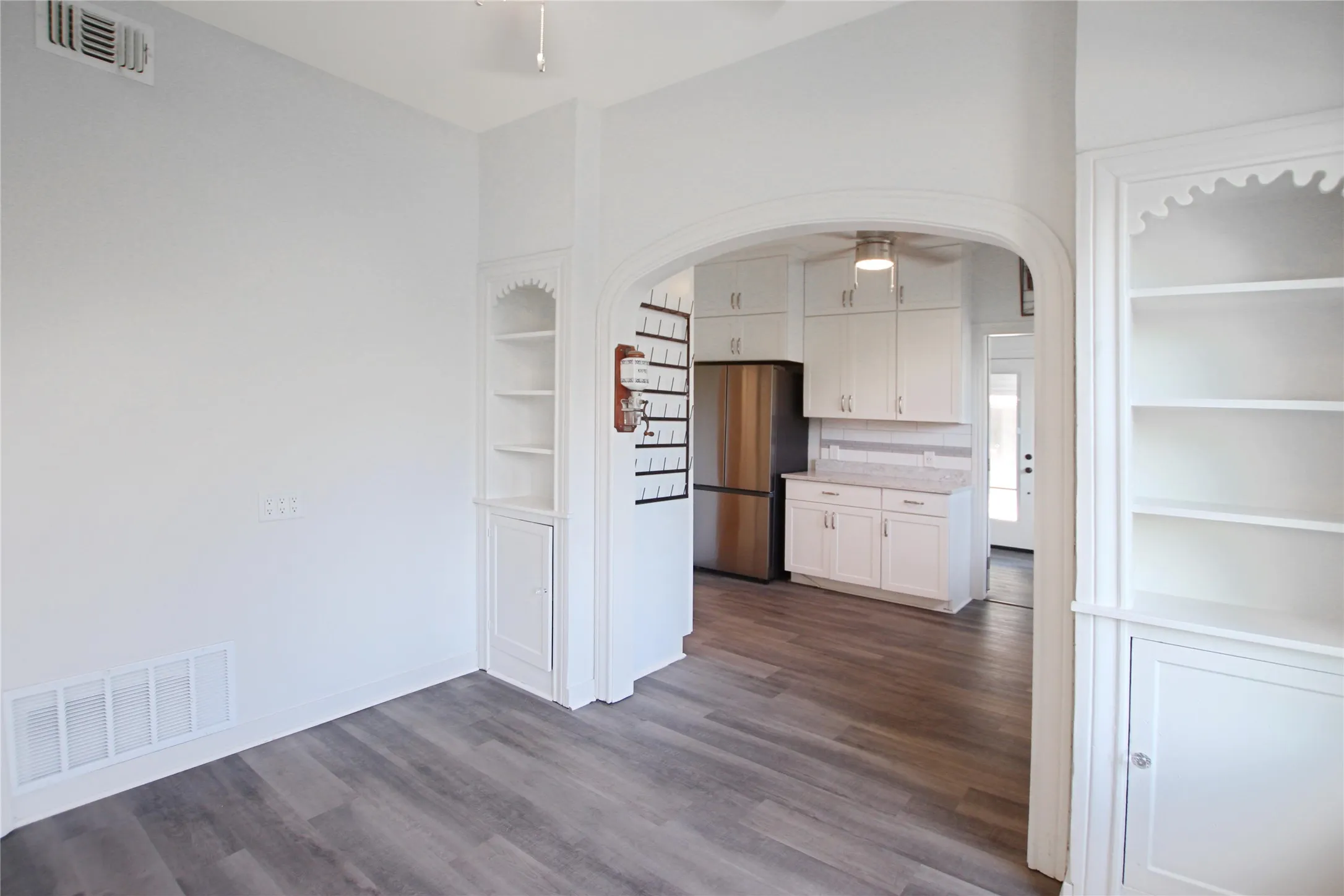 Single Family Residence For Sale in Smith County , 1301 Chilton Avenue, Tyler, Texas 75701, 5 Bedroom, 3 Bathroom, 2 Garage spaces, 3,900 Sqft, built in 1930, mls#21266344, Real Estate Agent in Tyler, Homes For Sale in Smith county, Homes For Sale in Tyler, Realtor in Tyler Texas, Real Estate Brokerage Independent Realty Texas, Luminita Cordes Realtor