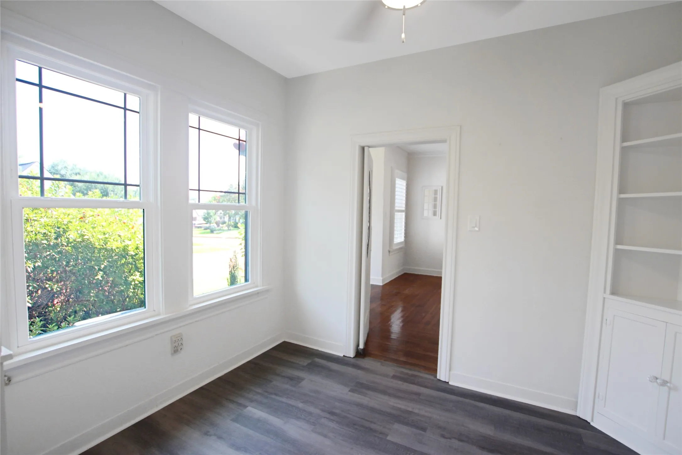 Single Family Residence For Sale in Smith County , 1301 Chilton Avenue, Tyler, Texas 75701, 5 Bedroom, 3 Bathroom, 2 Garage spaces, 3,900 Sqft, built in 1930, mls#21266344, Real Estate Agent in Tyler, Homes For Sale in Smith county, Homes For Sale in Tyler, Realtor in Tyler Texas, Real Estate Brokerage Independent Realty Texas, Luminita Cordes Realtor