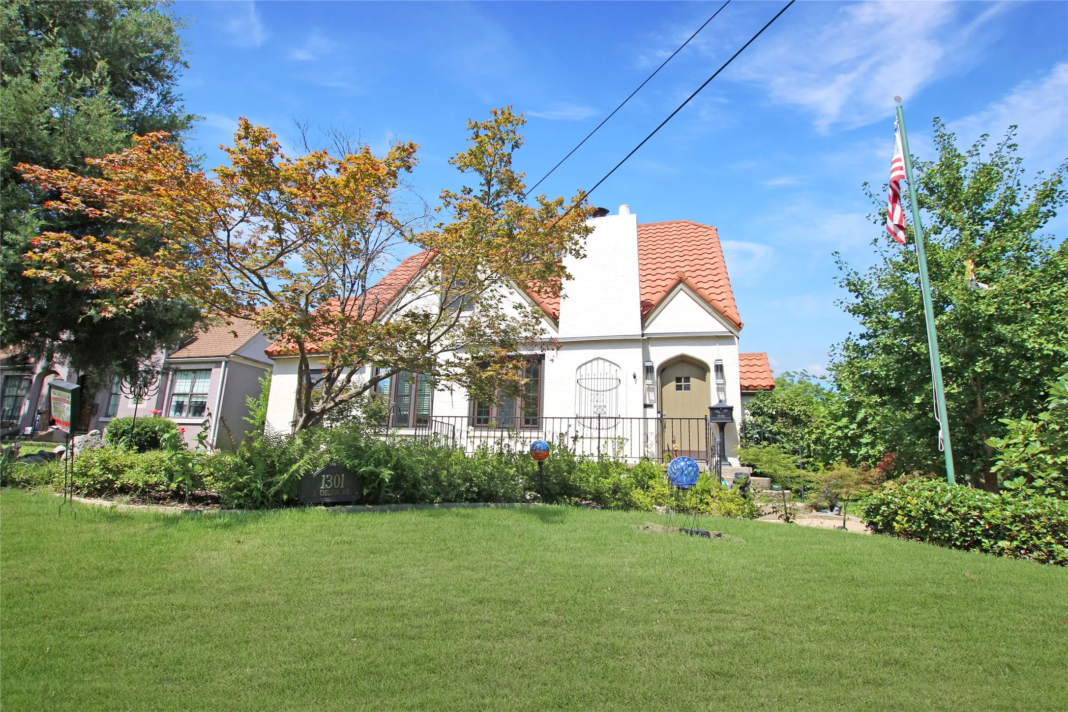 Single Family Residence For Sale in Smith County , 1301 Chilton Avenue, Tyler, Texas 75701, 5 Bedroom, 3 Bathroom, 2 Garage spaces, 3,900 Sqft, built in 1930, mls#21266344, Real Estate Agent in Tyler, Homes For Sale in Smith county, Homes For Sale in Tyler, Realtor in Tyler Texas, Real Estate Brokerage Independent Realty Texas, Luminita Cordes Realtor