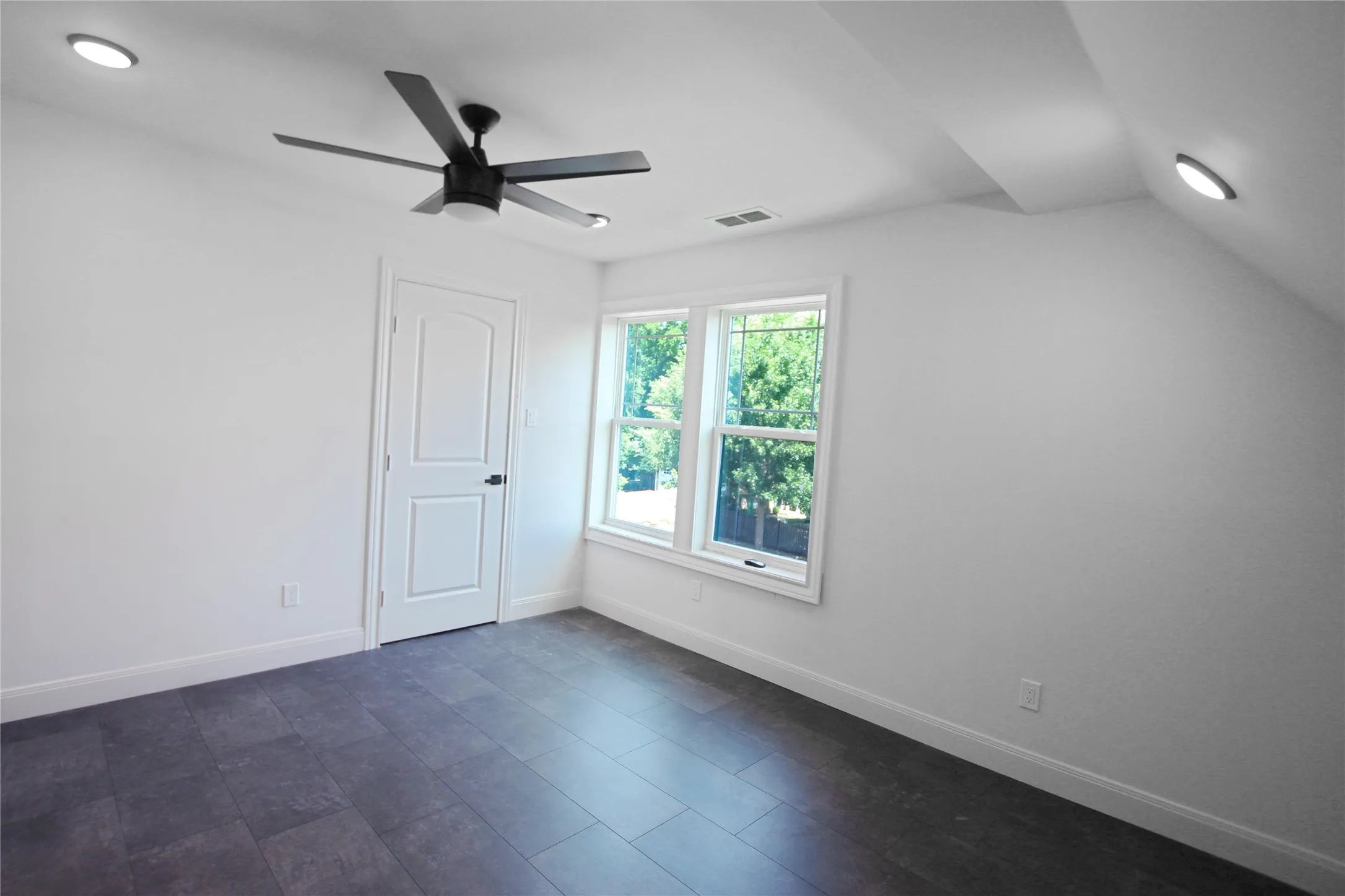 Single Family Residence For Sale in Smith County , 1301 Chilton Avenue, Tyler, Texas 75701, 5 Bedroom, 3 Bathroom, 2 Garage spaces, 3,900 Sqft, built in 1930, mls#21266344, Real Estate Agent in Tyler, Homes For Sale in Smith county, Homes For Sale in Tyler, Realtor in Tyler Texas, Real Estate Brokerage Independent Realty Texas, Luminita Cordes Realtor