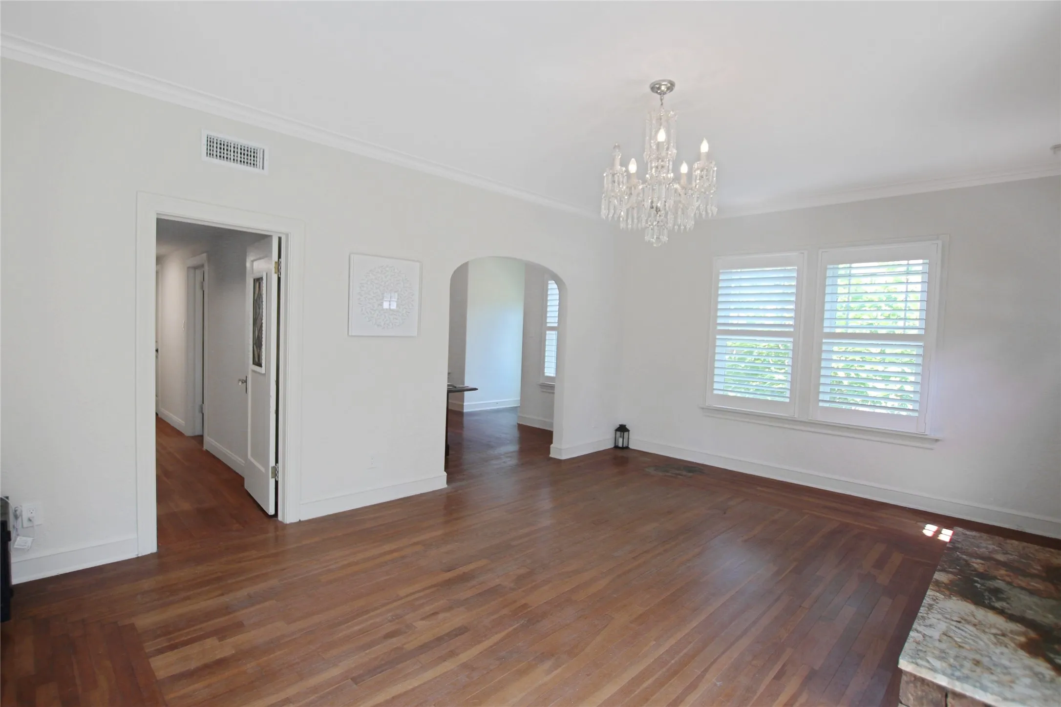 Single Family Residence For Sale in Smith County , 1301 Chilton Avenue, Tyler, Texas 75701, 5 Bedroom, 3 Bathroom, 2 Garage spaces, 3,900 Sqft, built in 1930, mls#21266344, Real Estate Agent in Tyler, Homes For Sale in Smith county, Homes For Sale in Tyler, Realtor in Tyler Texas, Real Estate Brokerage Independent Realty Texas, Luminita Cordes Realtor