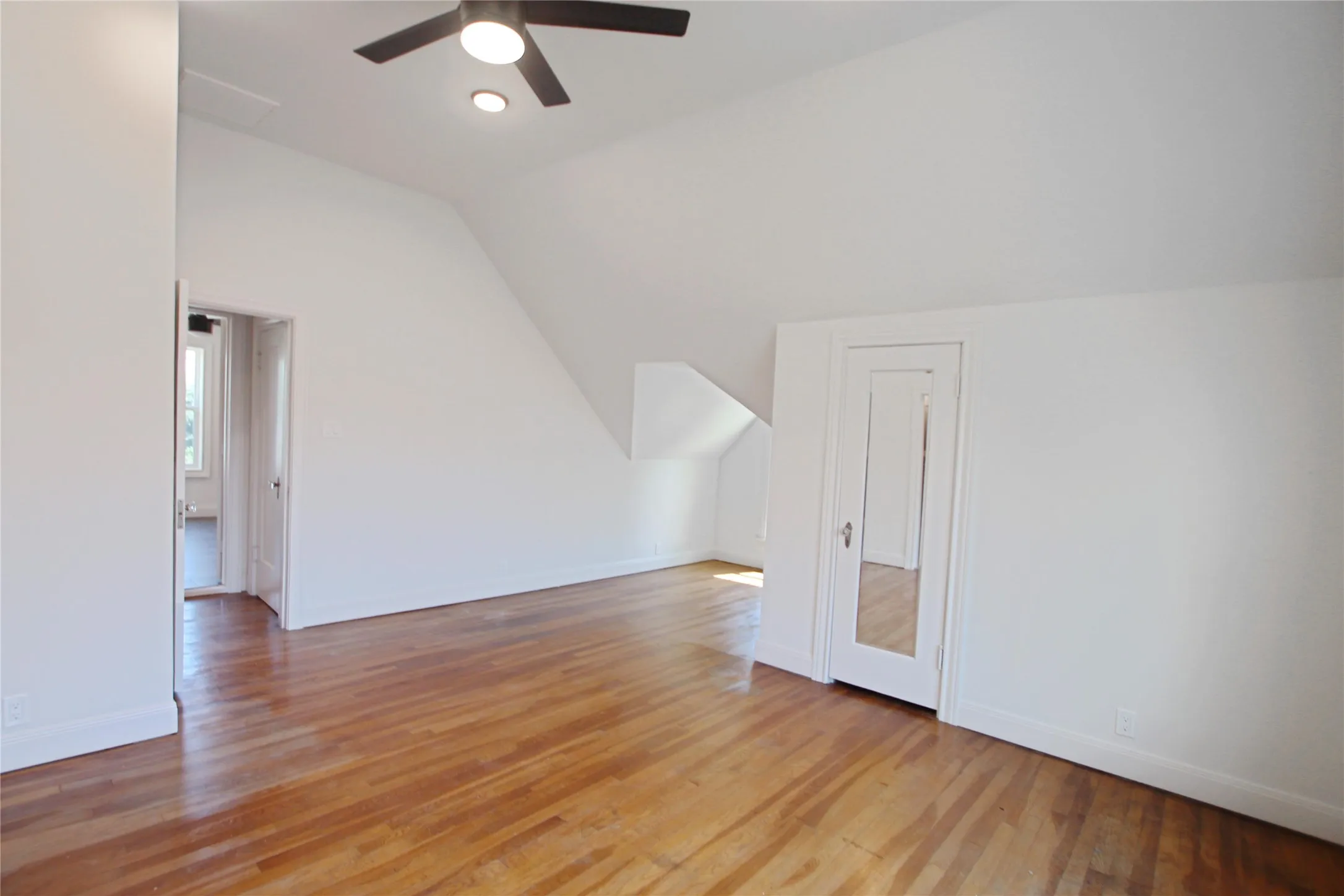 Single Family Residence For Sale in Smith County , 1301 Chilton Avenue, Tyler, Texas 75701, 5 Bedroom, 3 Bathroom, 2 Garage spaces, 3,900 Sqft, built in 1930, mls#21266344, Real Estate Agent in Tyler, Homes For Sale in Smith county, Homes For Sale in Tyler, Realtor in Tyler Texas, Real Estate Brokerage Independent Realty Texas, Luminita Cordes Realtor
