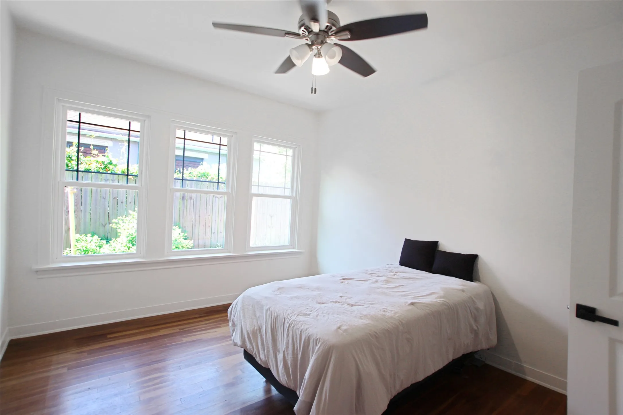 Single Family Residence For Sale in Smith County , 1301 Chilton Avenue, Tyler, Texas 75701, 5 Bedroom, 3 Bathroom, 2 Garage spaces, 3,900 Sqft, built in 1930, mls#21266344, Real Estate Agent in Tyler, Homes For Sale in Smith county, Homes For Sale in Tyler, Realtor in Tyler Texas, Real Estate Brokerage Independent Realty Texas, Luminita Cordes Realtor