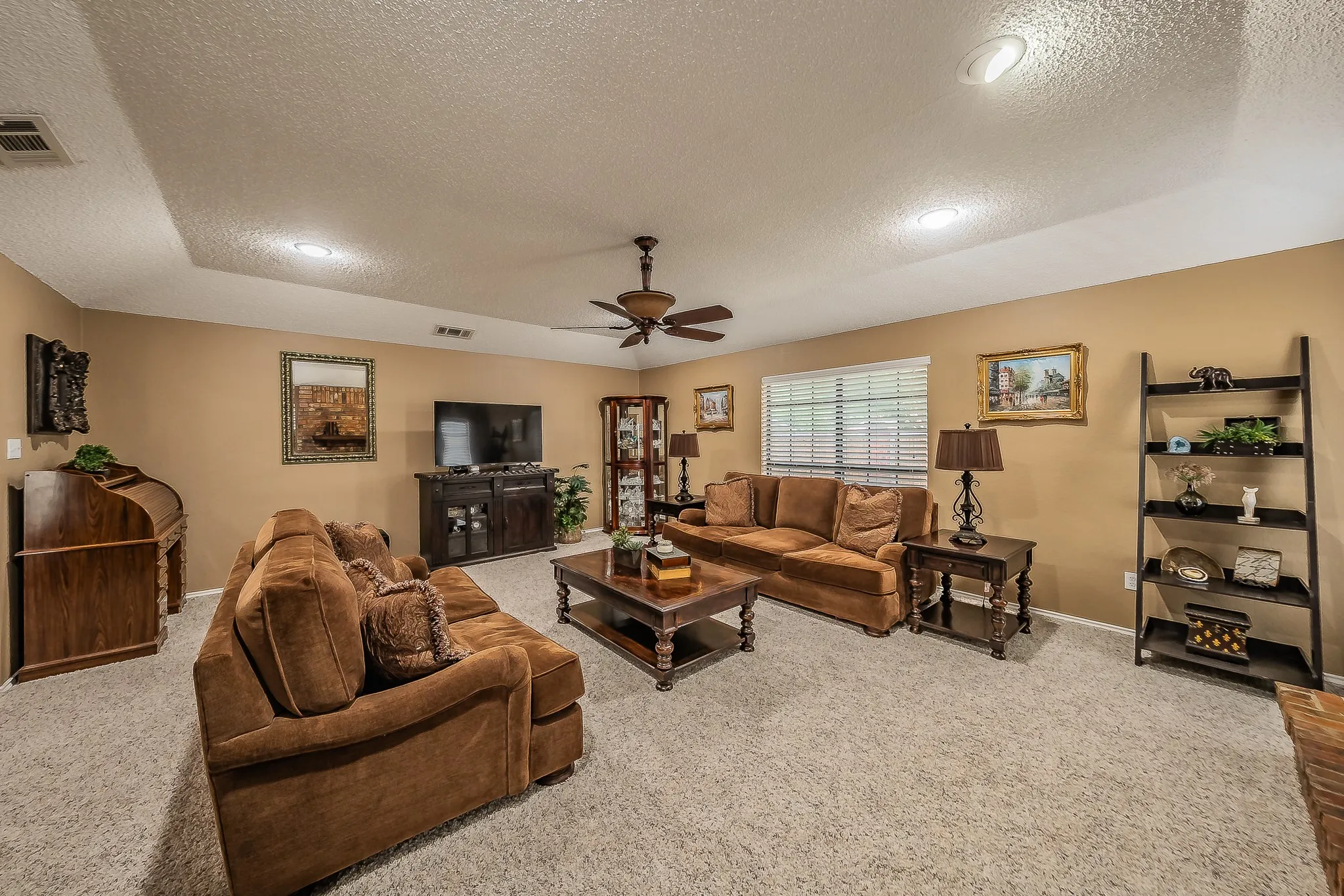 Single Family Residence For Sale in Dallas County , 536 N Briery Road, Irving, Texas 75061, 2 Bedroom, 2 Bathroom, Garage spaces, 1,669 Sqft, built in 1991, mls#21265755, Real Estate Agent in Irving, Homes For Sale in Dallas county, Homes For Sale in Irving, Realtor in Irving Texas, Real Estate Brokerage Independent Realty Texas, Luminita Cordes Realtor
