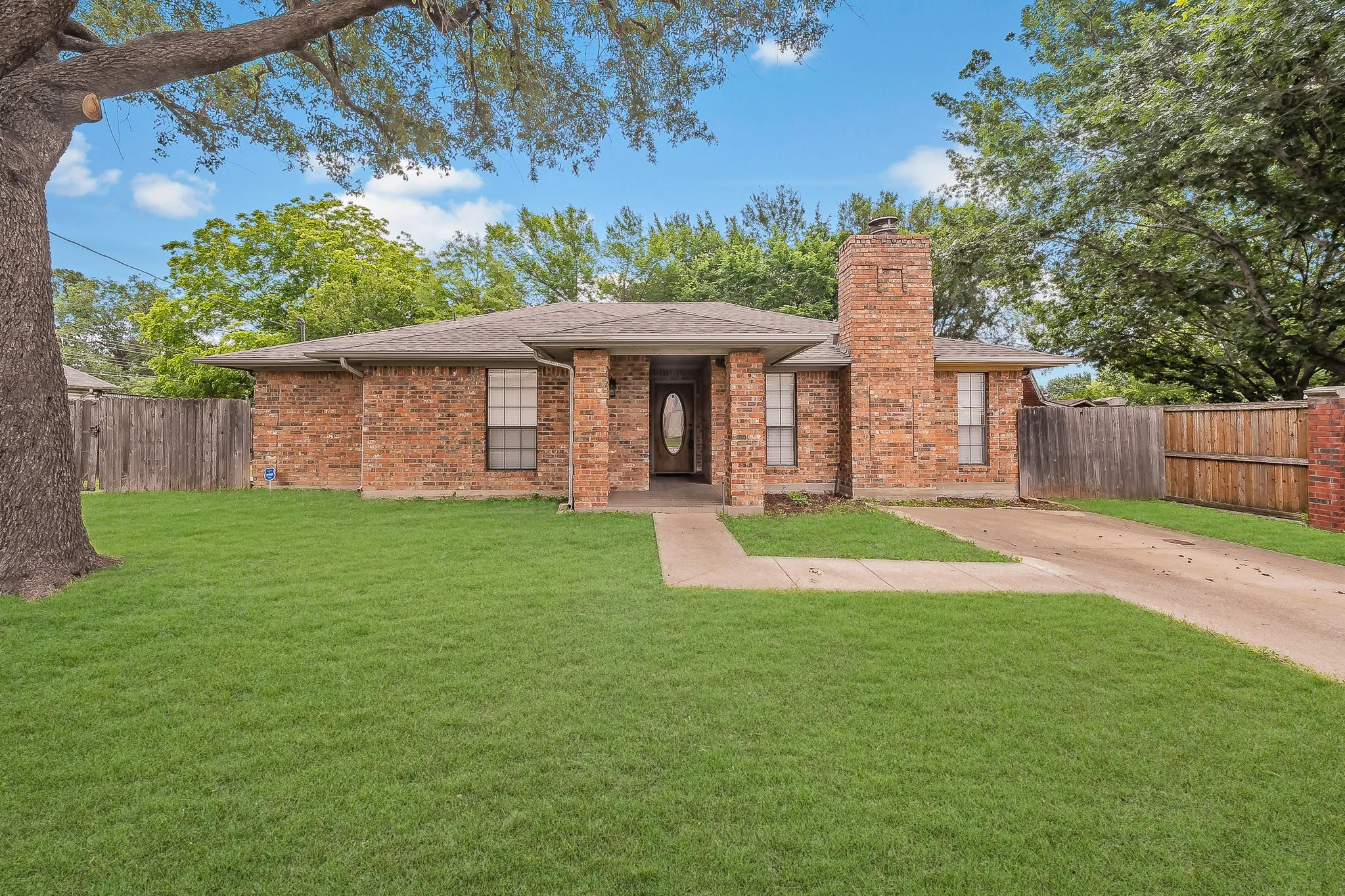 Single Family Residence For Sale in Dallas County , 536 N Briery Road, Irving, Texas 75061, 2 Bedroom, 2 Bathroom, Garage spaces, 1,669 Sqft, built in 1991, mls#21265755, Real Estate Agent in Irving, Homes For Sale in Dallas county, Homes For Sale in Irving, Realtor in Irving Texas, Real Estate Brokerage Independent Realty Texas, Luminita Cordes Realtor