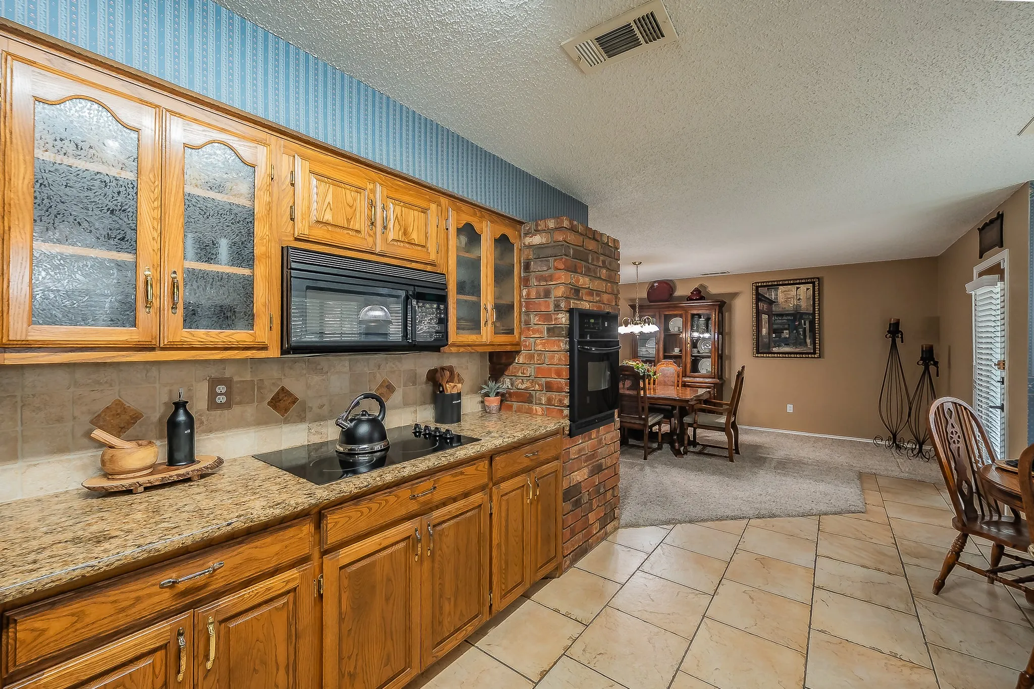 Single Family Residence For Sale in Dallas County , 536 N Briery Road, Irving, Texas 75061, 2 Bedroom, 2 Bathroom, Garage spaces, 1,669 Sqft, built in 1991, mls#21265755, Real Estate Agent in Irving, Homes For Sale in Dallas county, Homes For Sale in Irving, Realtor in Irving Texas, Real Estate Brokerage Independent Realty Texas, Luminita Cordes Realtor