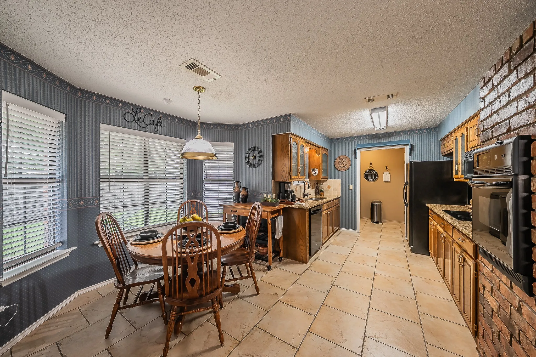 Single Family Residence For Sale in Dallas County , 536 N Briery Road, Irving, Texas 75061, 2 Bedroom, 2 Bathroom, Garage spaces, 1,669 Sqft, built in 1991, mls#21265755, Real Estate Agent in Irving, Homes For Sale in Dallas county, Homes For Sale in Irving, Realtor in Irving Texas, Real Estate Brokerage Independent Realty Texas, Luminita Cordes Realtor