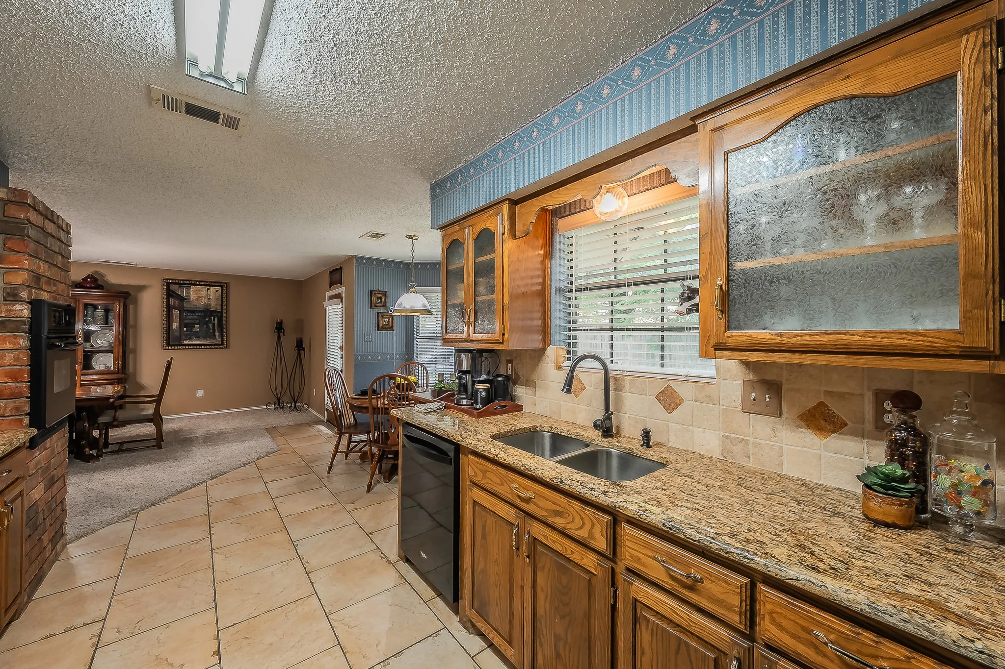 Single Family Residence For Sale in Dallas County , 536 N Briery Road, Irving, Texas 75061, 2 Bedroom, 2 Bathroom, Garage spaces, 1,669 Sqft, built in 1991, mls#21265755, Real Estate Agent in Irving, Homes For Sale in Dallas county, Homes For Sale in Irving, Realtor in Irving Texas, Real Estate Brokerage Independent Realty Texas, Luminita Cordes Realtor