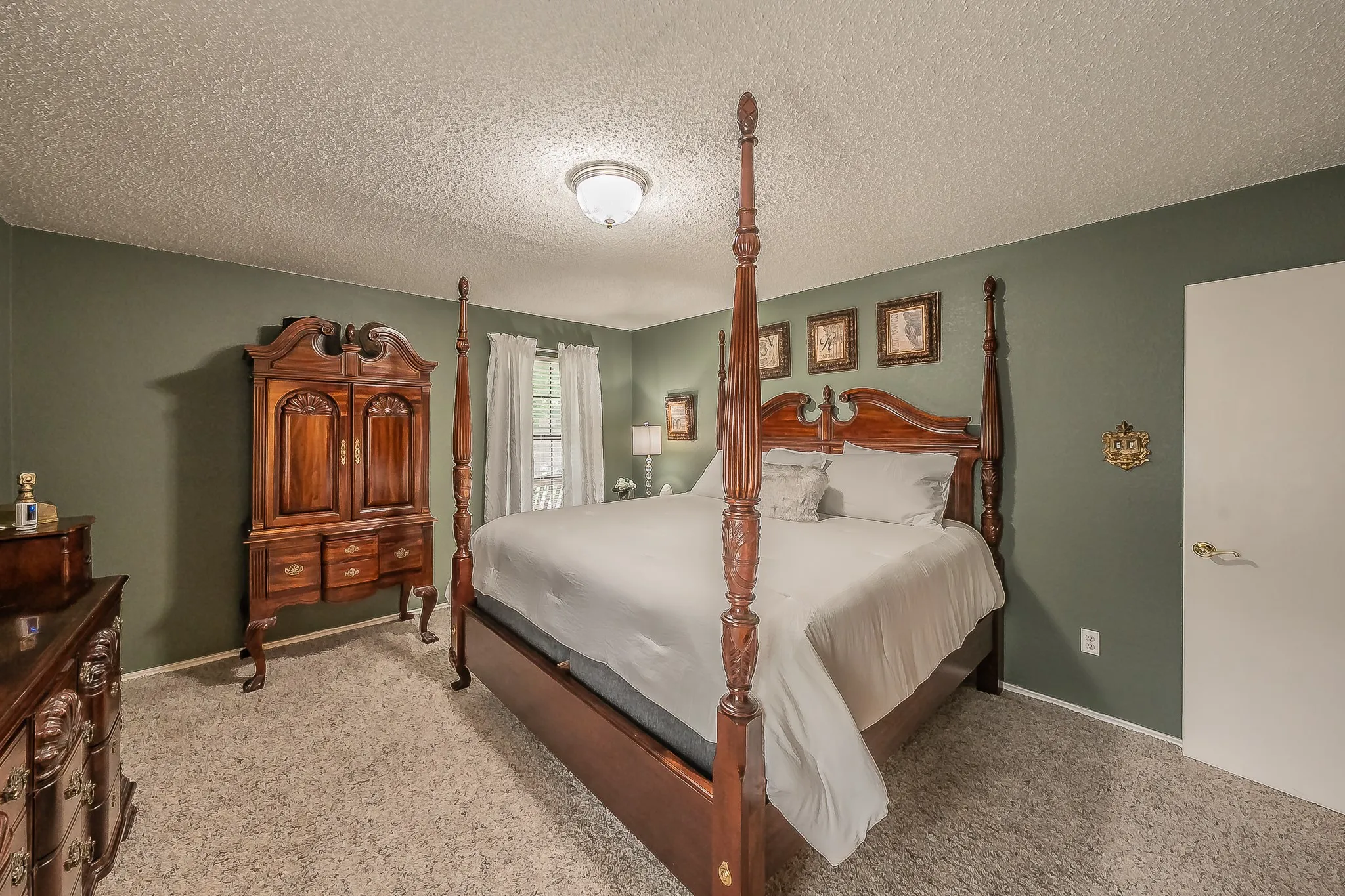 Single Family Residence For Sale in Dallas County , 536 N Briery Road, Irving, Texas 75061, 2 Bedroom, 2 Bathroom, Garage spaces, 1,669 Sqft, built in 1991, mls#21265755, Real Estate Agent in Irving, Homes For Sale in Dallas county, Homes For Sale in Irving, Realtor in Irving Texas, Real Estate Brokerage Independent Realty Texas, Luminita Cordes Realtor