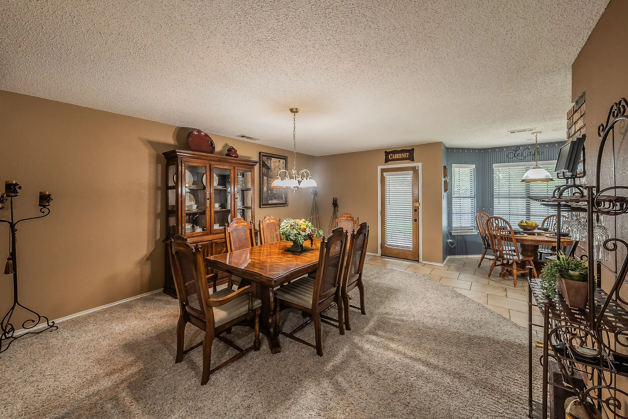 Single Family Residence For Sale in Dallas County , 536 N Briery Road, Irving, Texas 75061, 2 Bedroom, 2 Bathroom, Garage spaces, 1,669 Sqft, built in 1991, mls#21265755, Real Estate Agent in Irving, Homes For Sale in Dallas county, Homes For Sale in Irving, Realtor in Irving Texas, Real Estate Brokerage Independent Realty Texas, Luminita Cordes Realtor