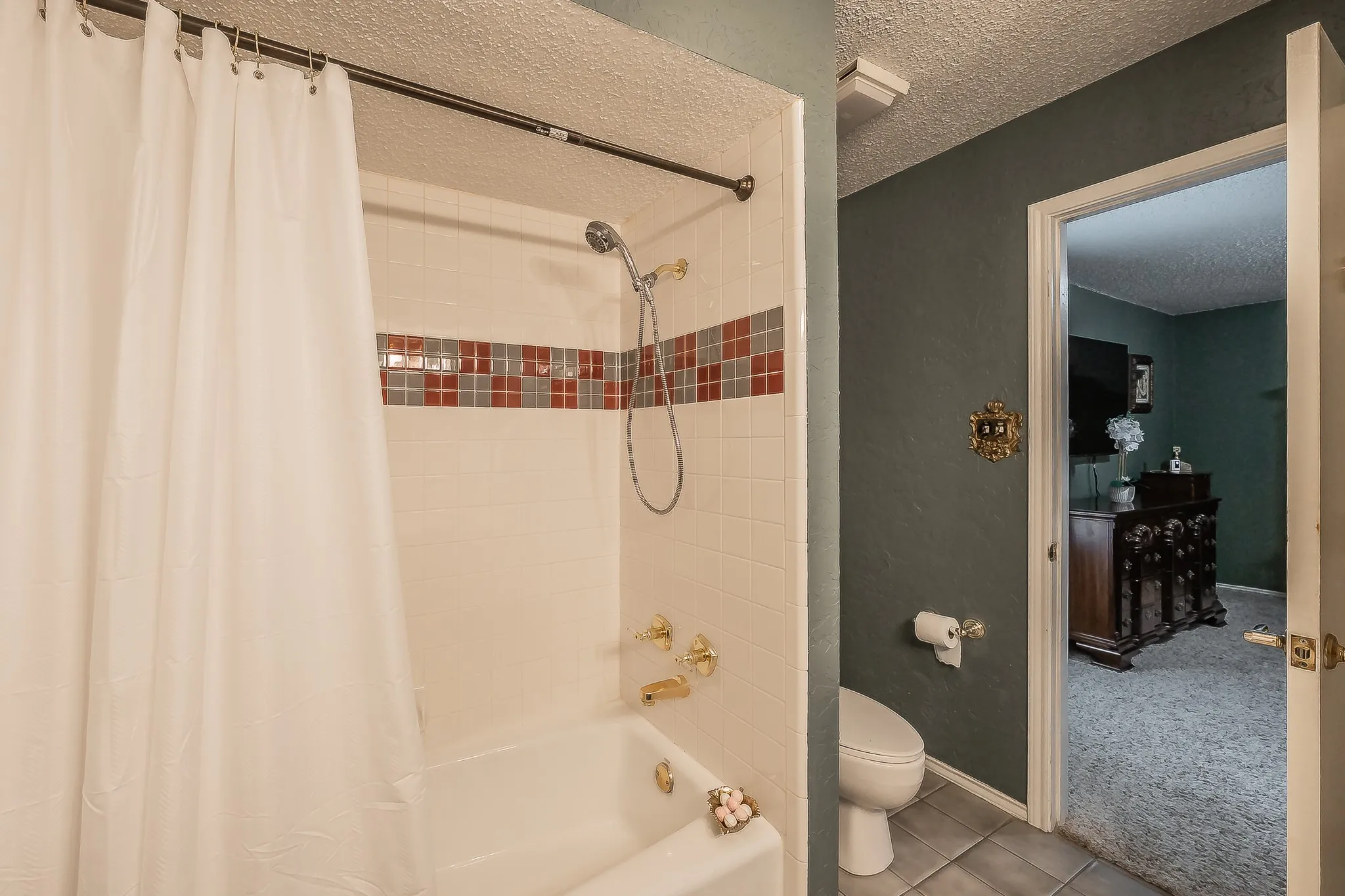 Single Family Residence For Sale in Dallas County , 536 N Briery Road, Irving, Texas 75061, 2 Bedroom, 2 Bathroom, Garage spaces, 1,669 Sqft, built in 1991, mls#21265755, Real Estate Agent in Irving, Homes For Sale in Dallas county, Homes For Sale in Irving, Realtor in Irving Texas, Real Estate Brokerage Independent Realty Texas, Luminita Cordes Realtor