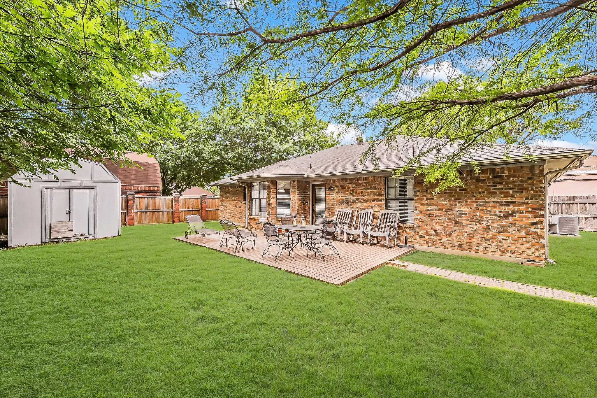 Single Family Residence For Sale in Dallas County , 536 N Briery Road, Irving, Texas 75061, 2 Bedroom, 2 Bathroom, Garage spaces, 1,669 Sqft, built in 1991, mls#21265755, Real Estate Agent in Irving, Homes For Sale in Dallas county, Homes For Sale in Irving, Realtor in Irving Texas, Real Estate Brokerage Independent Realty Texas, Luminita Cordes Realtor