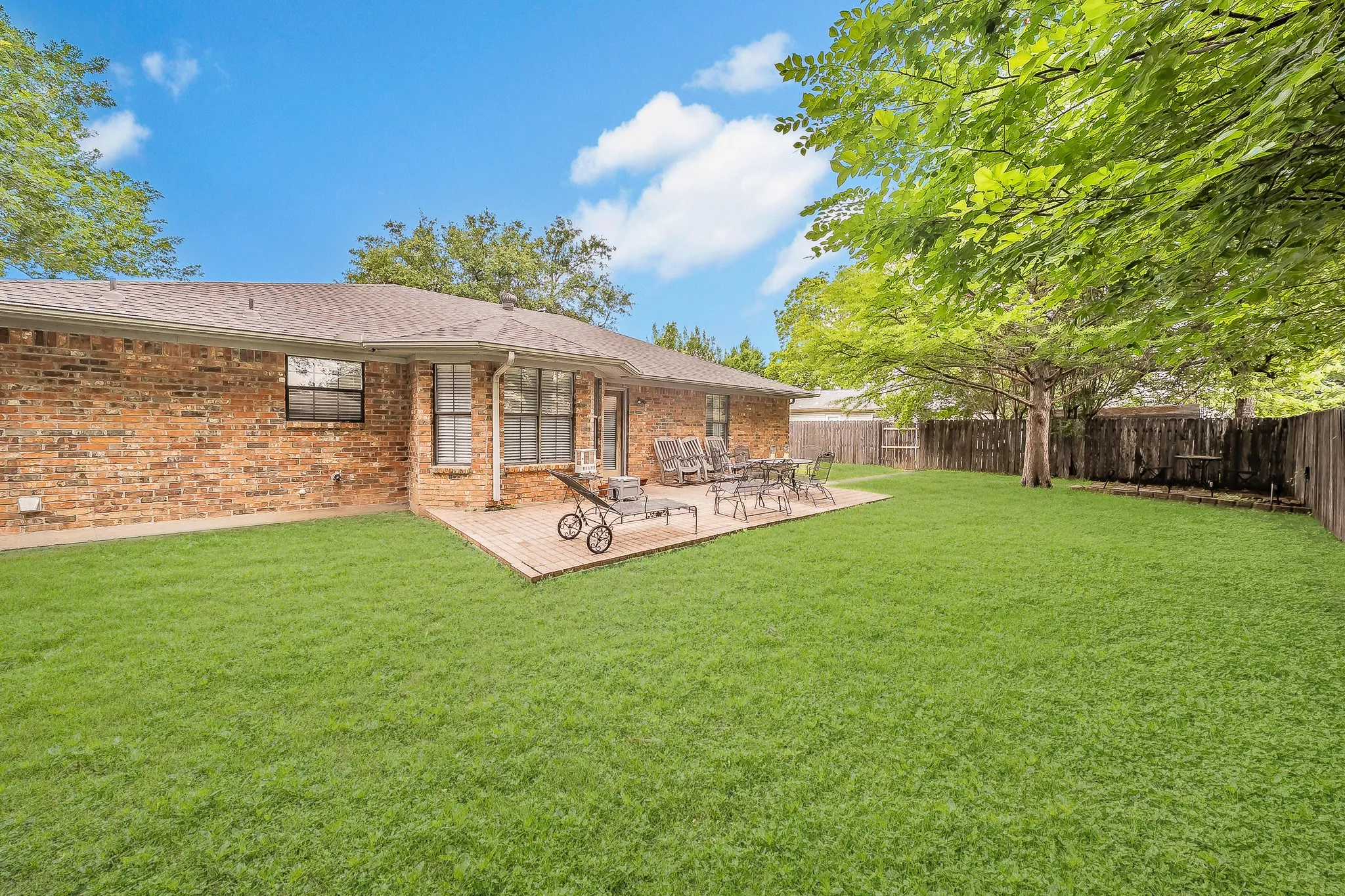 Single Family Residence For Sale in Dallas County , 536 N Briery Road, Irving, Texas 75061, 2 Bedroom, 2 Bathroom, Garage spaces, 1,669 Sqft, built in 1991, mls#21265755, Real Estate Agent in Irving, Homes For Sale in Dallas county, Homes For Sale in Irving, Realtor in Irving Texas, Real Estate Brokerage Independent Realty Texas, Luminita Cordes Realtor