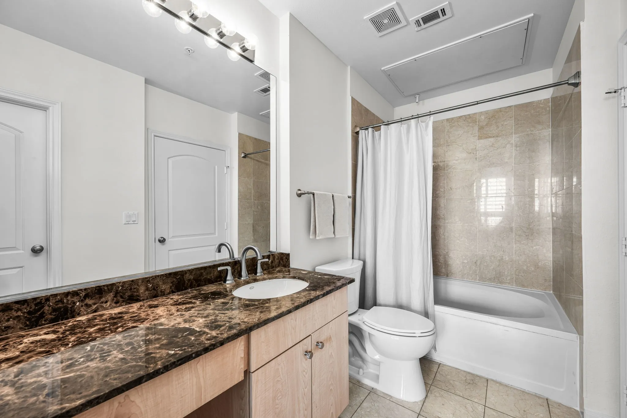 Condominium For Sale in Dallas County , 3225 Turtle Creek Boulevard 828, Dallas, Texas 75219, 1 Bedroom, 1 Bathroom, 1 Garage spaces, 832 Sqft, built in 1998, mls#21262936, Real Estate Agent in Dallas, Homes For Sale in Dallas county, Homes For Sale in Dallas, Realtor in Dallas Texas, Real Estate Brokerage Independent Realty Texas, Luminita Cordes Realtor