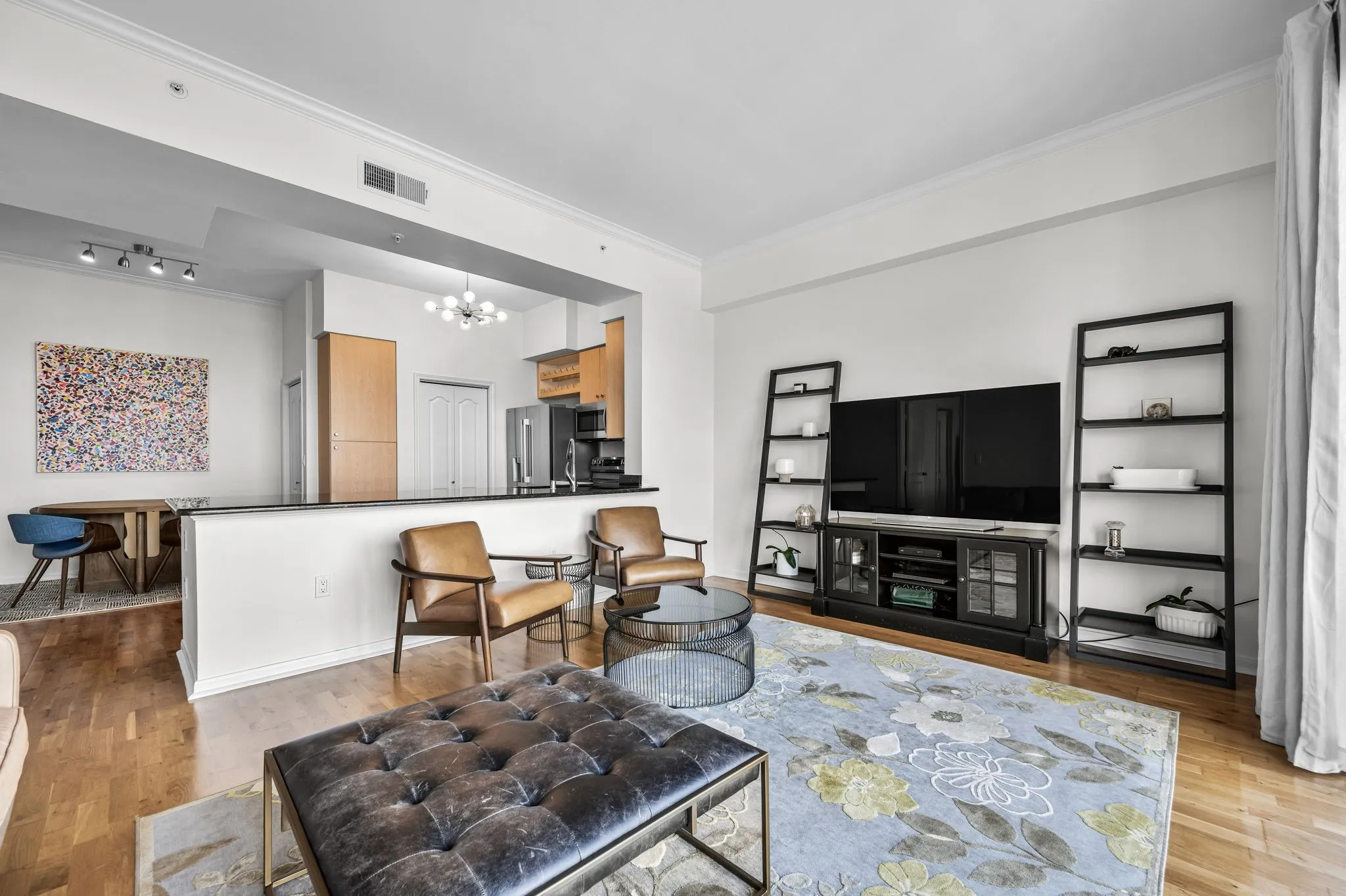 Condominium For Sale in Dallas County , 3225 Turtle Creek Boulevard 828, Dallas, Texas 75219, 1 Bedroom, 1 Bathroom, 1 Garage spaces, 832 Sqft, built in 1998, mls#21262936, Real Estate Agent in Dallas, Homes For Sale in Dallas county, Homes For Sale in Dallas, Realtor in Dallas Texas, Real Estate Brokerage Independent Realty Texas, Luminita Cordes Realtor