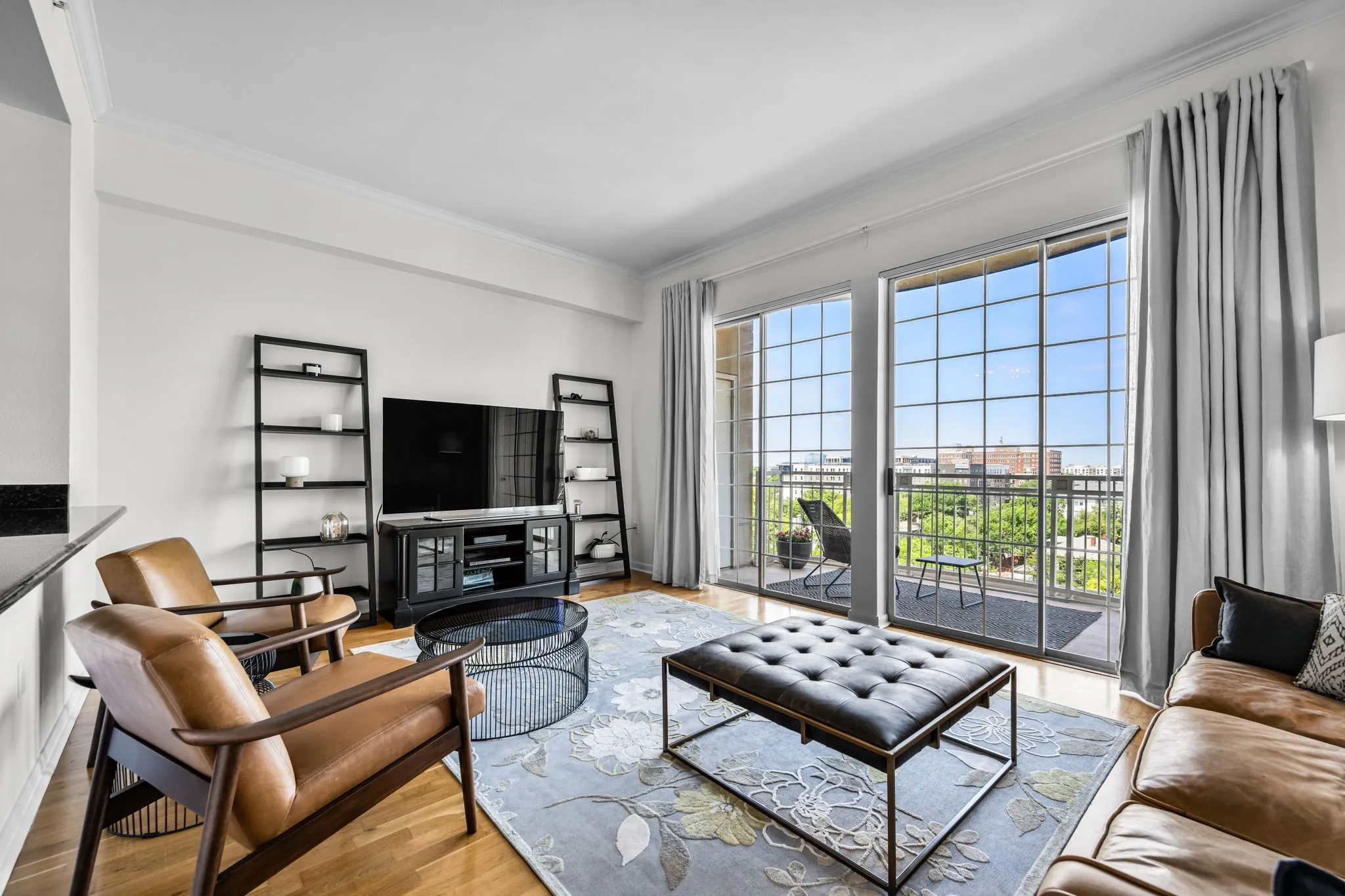 Condominium For Sale in Dallas County , 3225 Turtle Creek Boulevard 828, Dallas, Texas 75219, 1 Bedroom, 1 Bathroom, 1 Garage spaces, 832 Sqft, built in 1998, mls#21262936, Real Estate Agent in Dallas, Homes For Sale in Dallas county, Homes For Sale in Dallas, Realtor in Dallas Texas, Real Estate Brokerage Independent Realty Texas, Luminita Cordes Realtor
