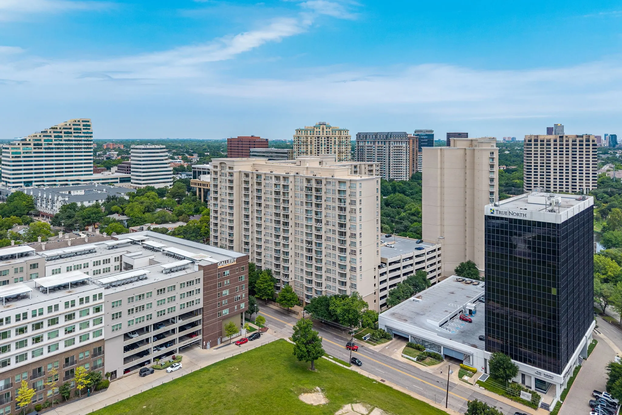 Condominium For Sale in Dallas County , 3225 Turtle Creek Boulevard 828, Dallas, Texas 75219, 1 Bedroom, 1 Bathroom, 1 Garage spaces, 832 Sqft, built in 1998, mls#21262936, Real Estate Agent in Dallas, Homes For Sale in Dallas county, Homes For Sale in Dallas, Realtor in Dallas Texas, Real Estate Brokerage Independent Realty Texas, Luminita Cordes Realtor