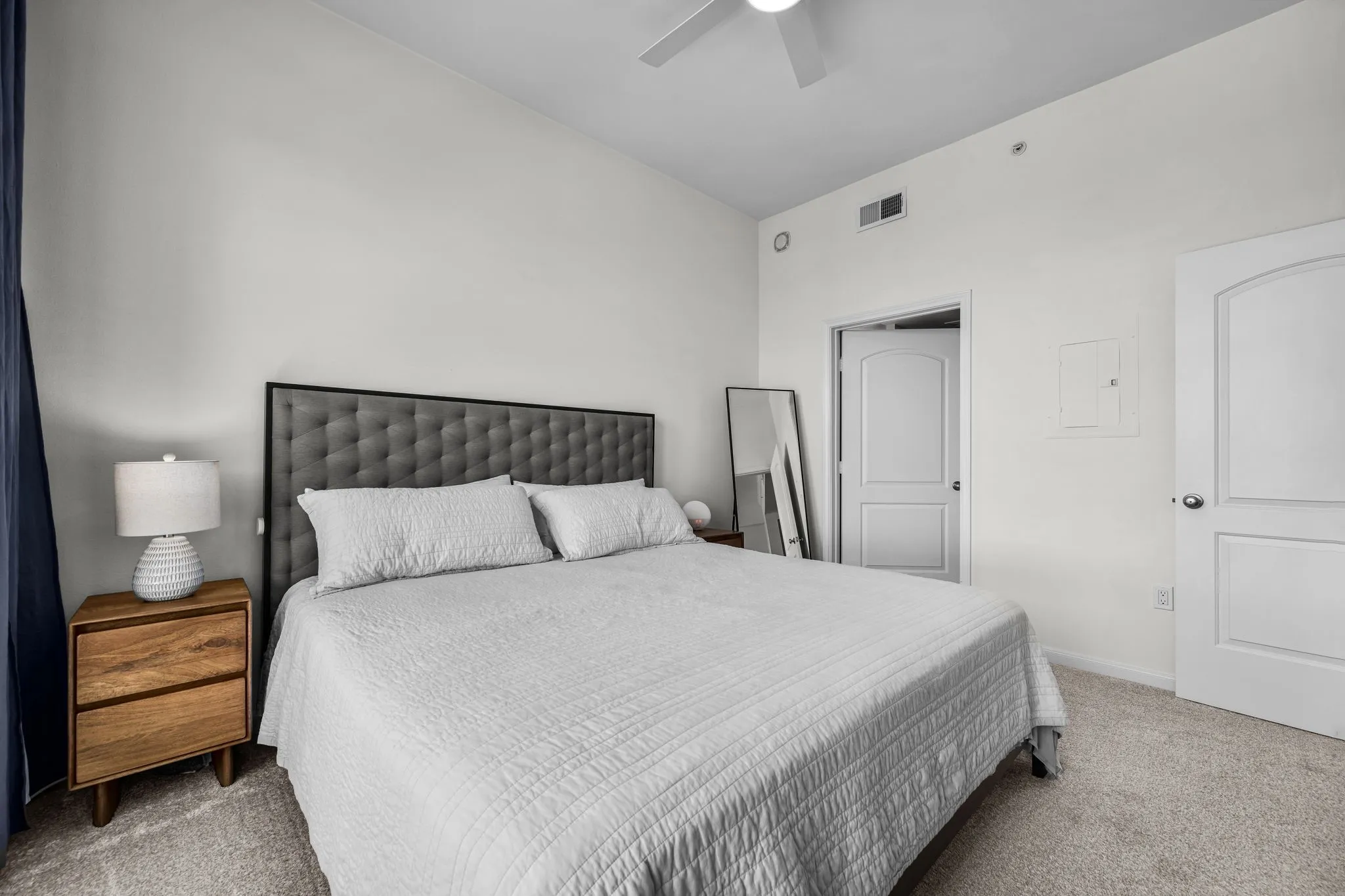 Condominium For Sale in Dallas County , 3225 Turtle Creek Boulevard 828, Dallas, Texas 75219, 1 Bedroom, 1 Bathroom, 1 Garage spaces, 832 Sqft, built in 1998, mls#21262936, Real Estate Agent in Dallas, Homes For Sale in Dallas county, Homes For Sale in Dallas, Realtor in Dallas Texas, Real Estate Brokerage Independent Realty Texas, Luminita Cordes Realtor